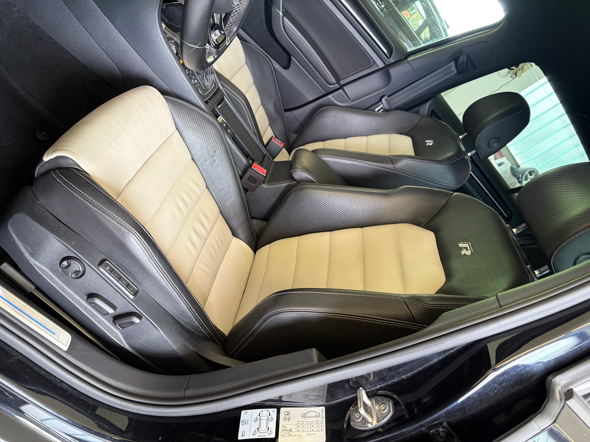 VW Golf 2.0 TSI R 4Motion DSG-image-11