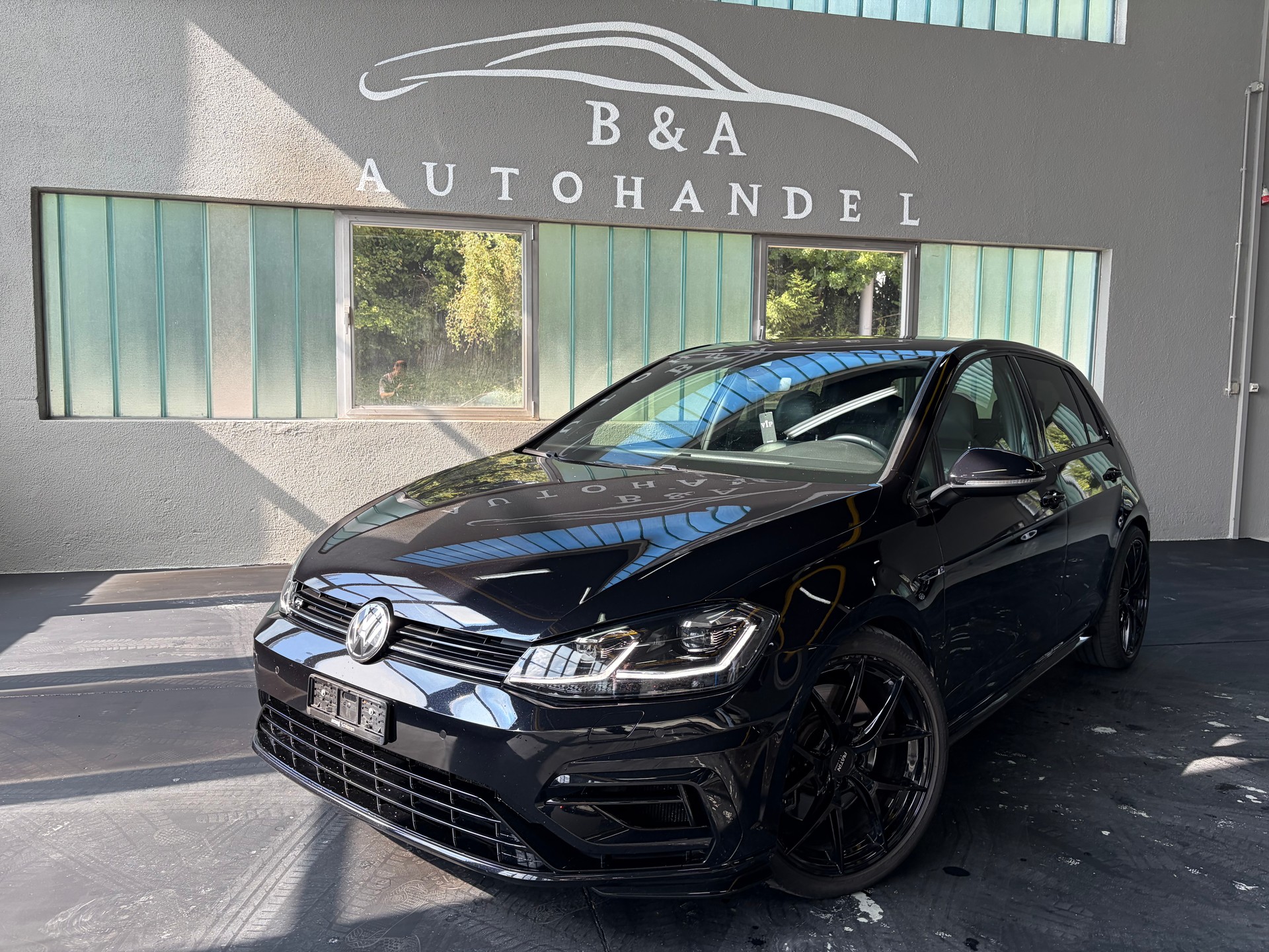VW Golf 2.0 TSI R 4Motion DSG-image-0