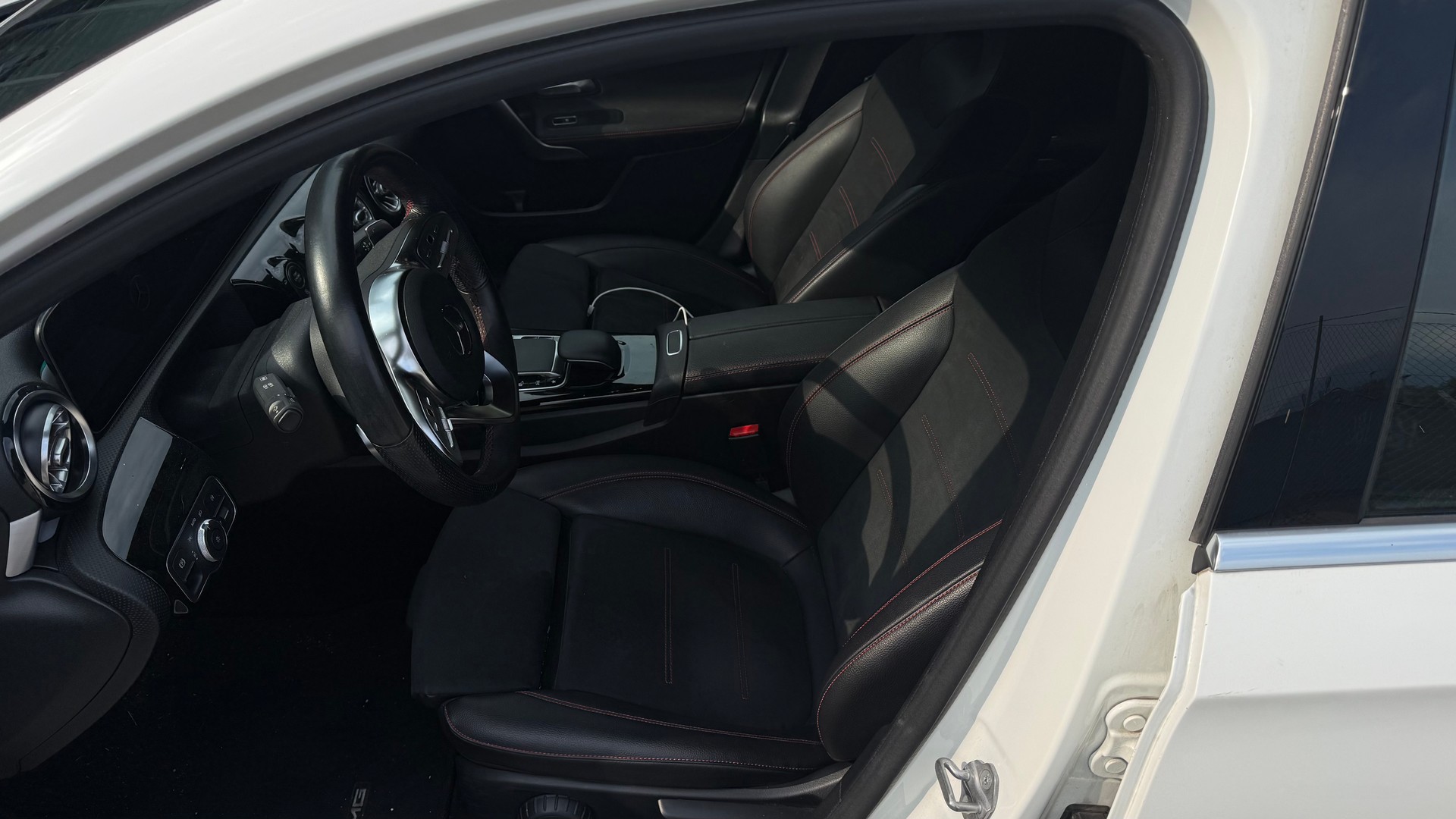 MERCEDES-BENZ A 220 AMG Line 7G-DCT 4Matic-image-6