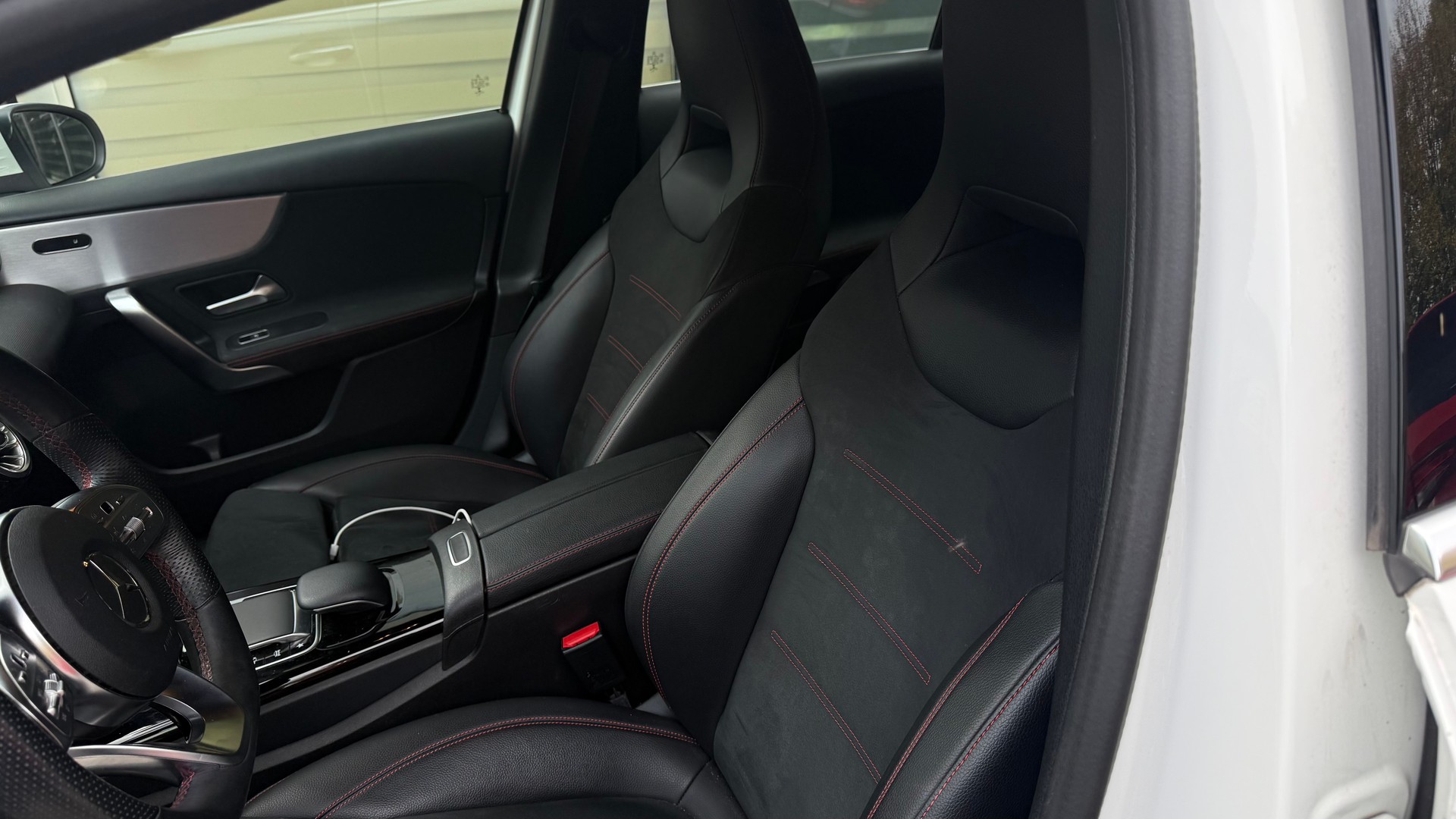 MERCEDES-BENZ A 220 AMG Line 7G-DCT 4Matic-image-7