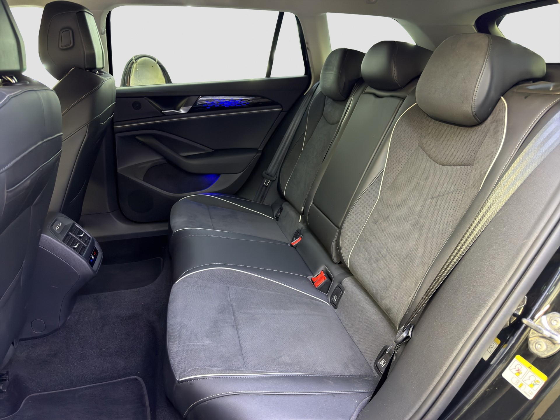 VW Passat Variant 2.0 TDI evo Business DSG-image-10