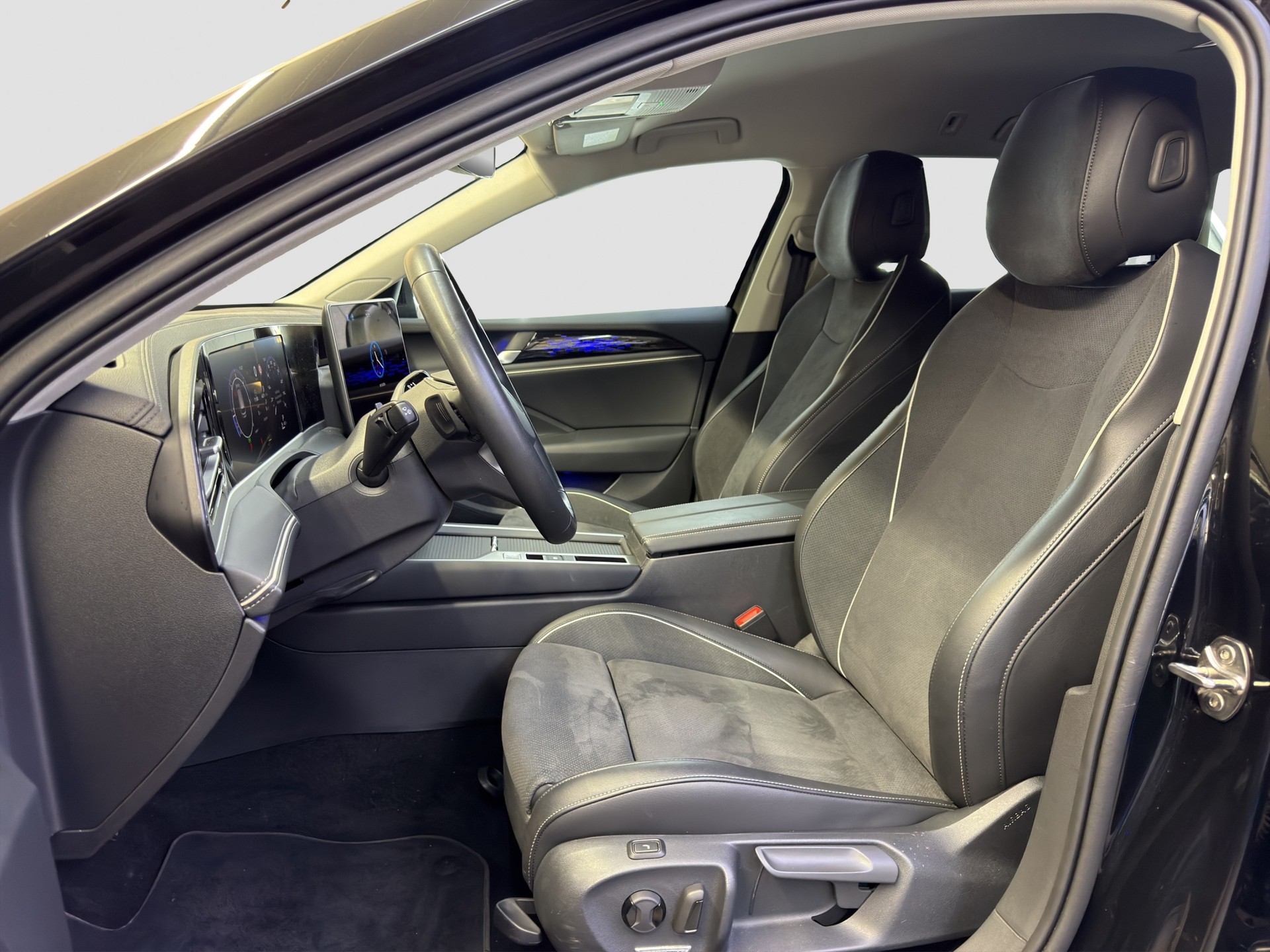 VW Passat Variant 2.0 TDI evo Business DSG-image-8
