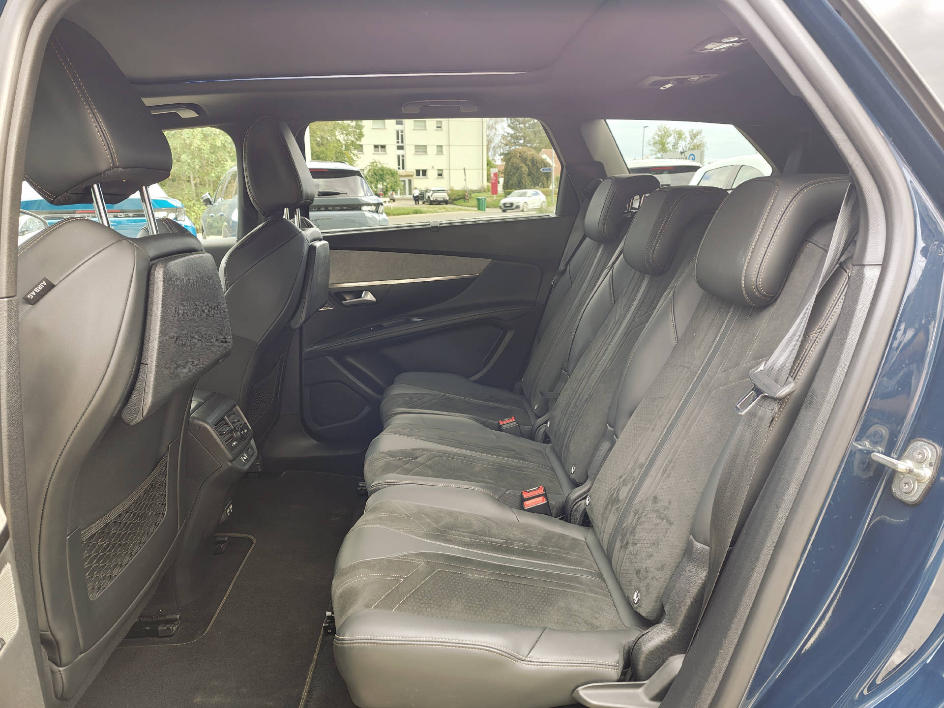 PEUGEOT 5008 GT Pack Mountain Edition-image-11