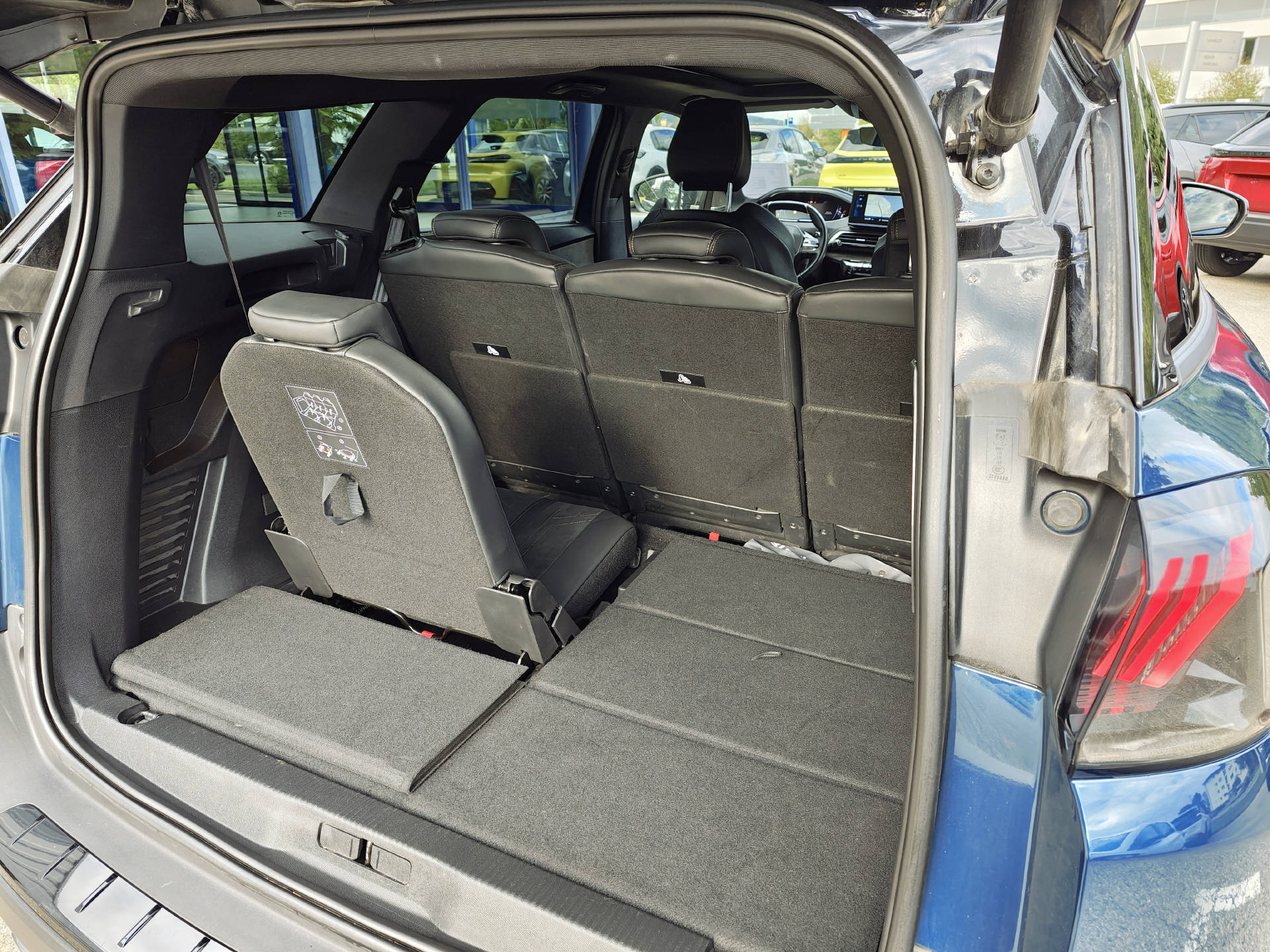 PEUGEOT 5008 GT Pack Mountain Edition-image-17