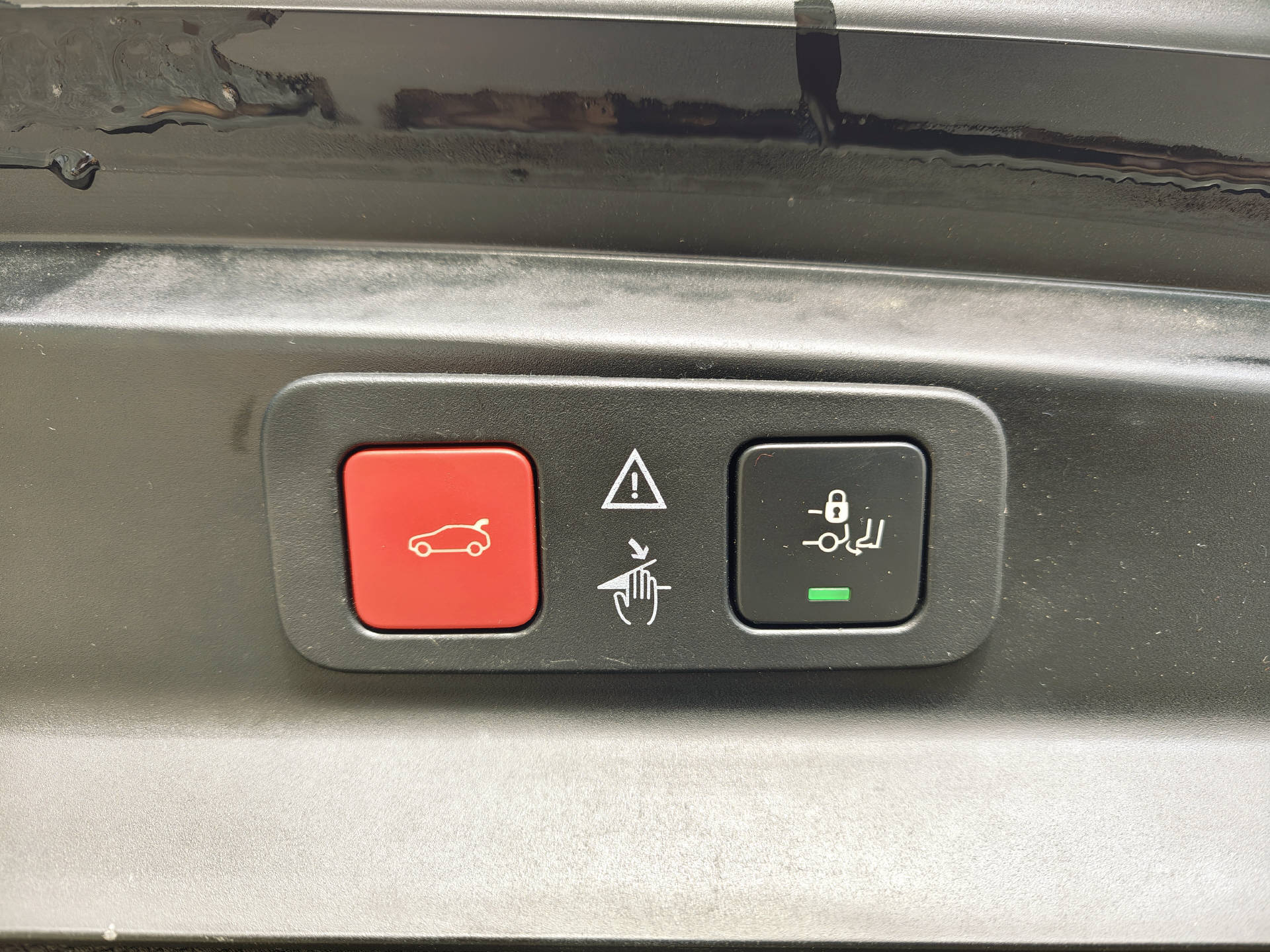 PEUGEOT 5008 GT Pack Mountain Edition-image-9