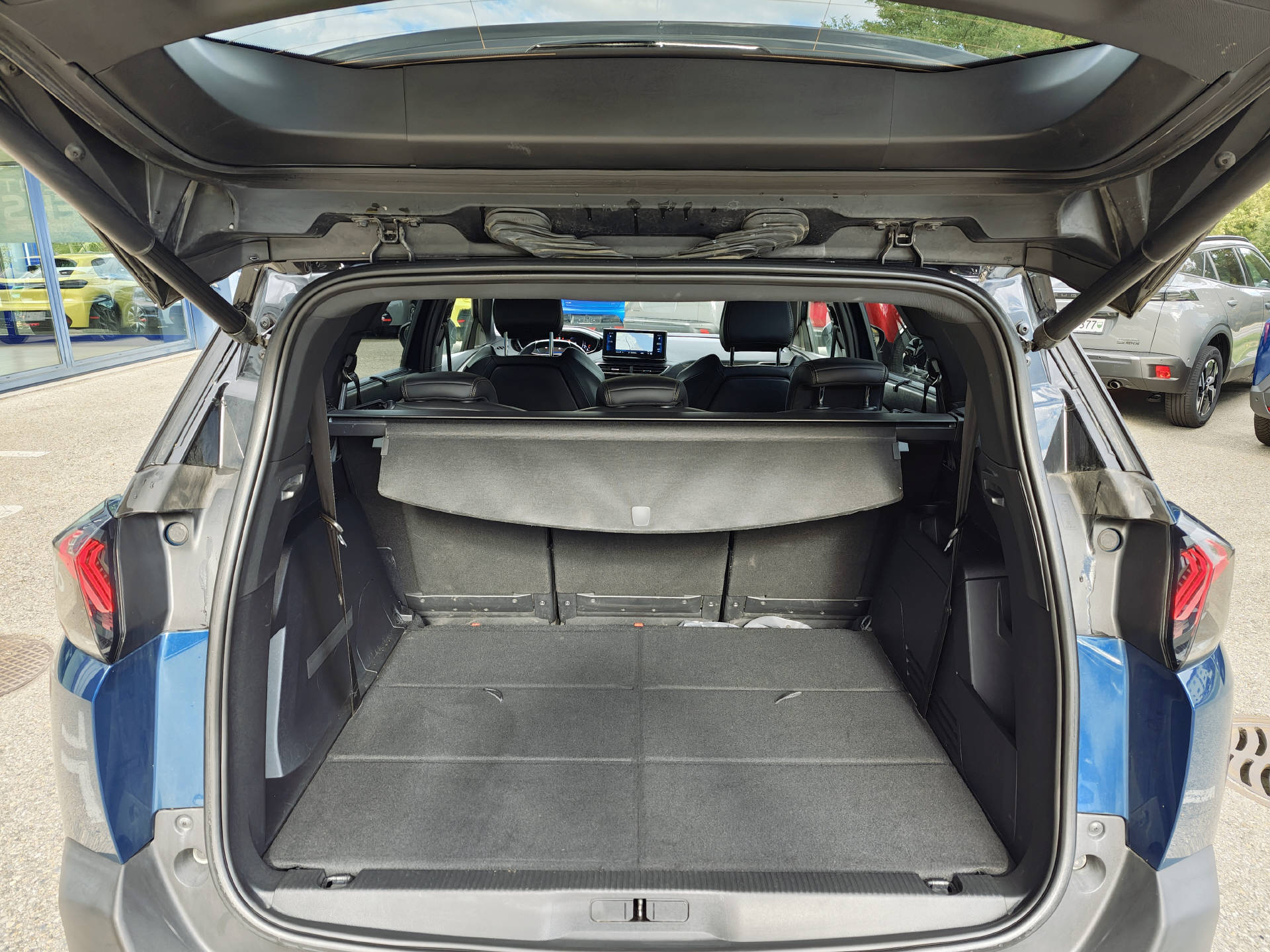 PEUGEOT 5008 GT Pack Mountain Edition-image-8