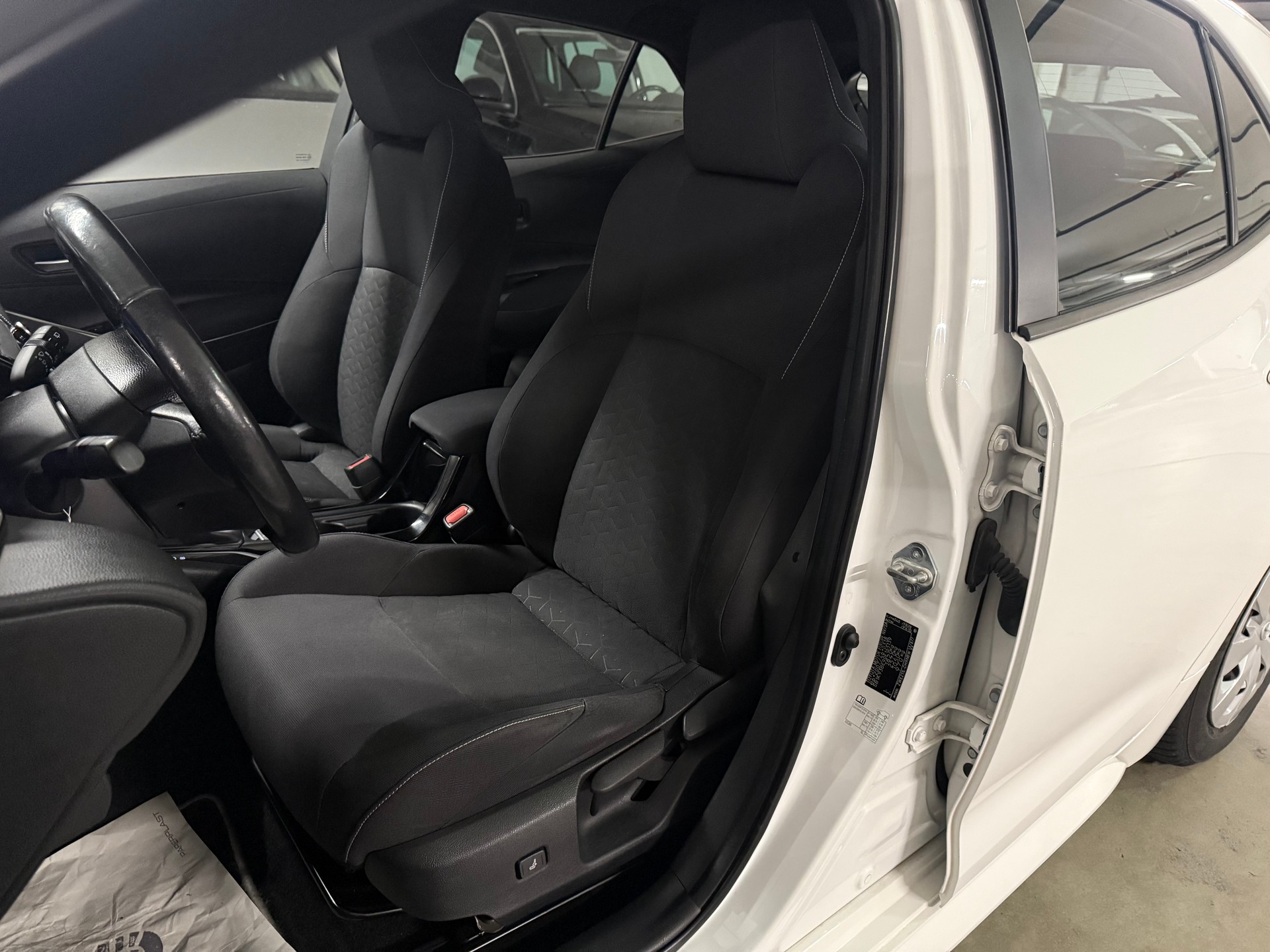 TOYOTA Corolla 1.8 HSD Comfort e-CVT RF-Kamera, Navigation, Garantie-image-9