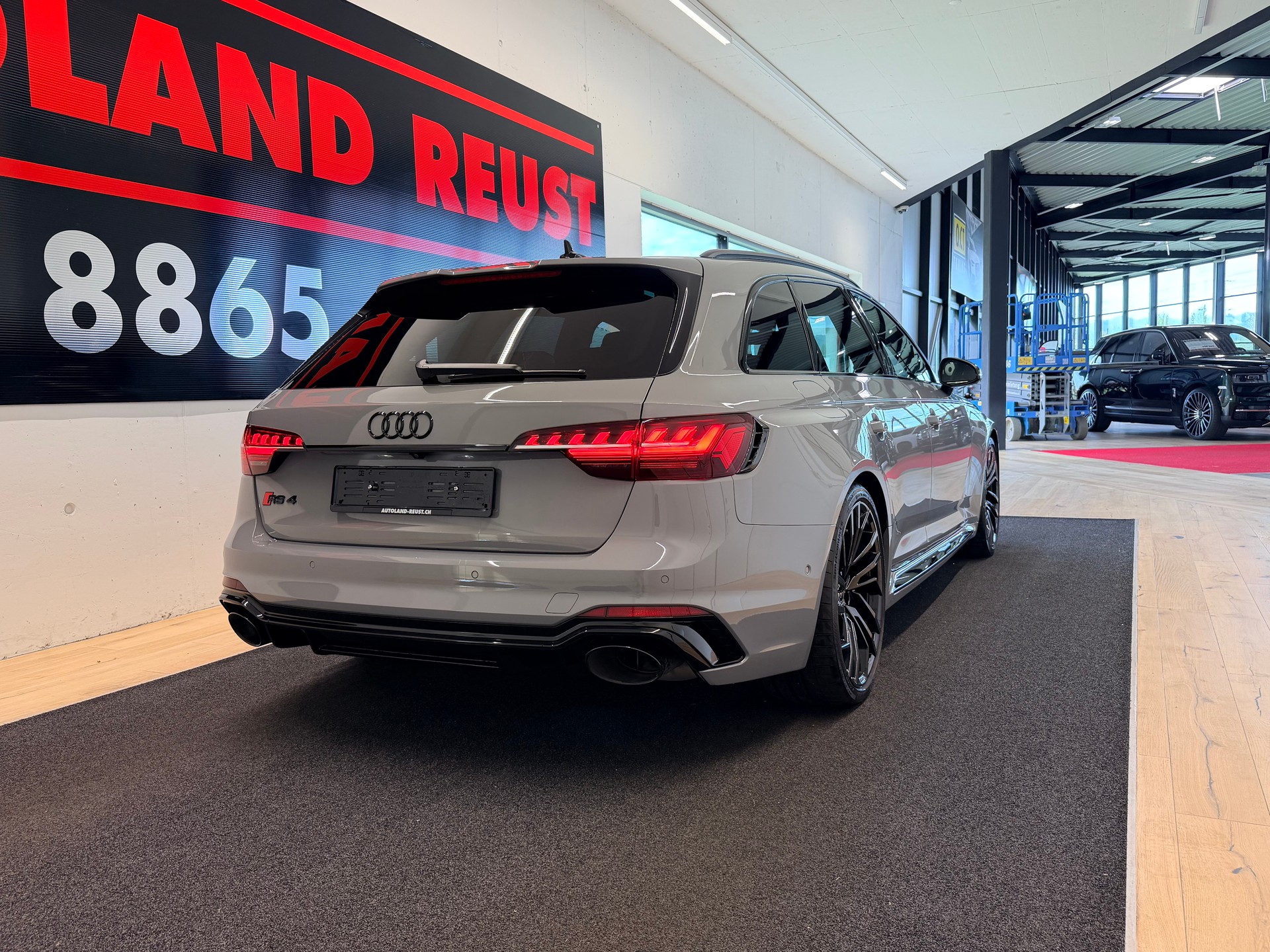 AUDI RS4 Avant quattro tiptronic-image-6