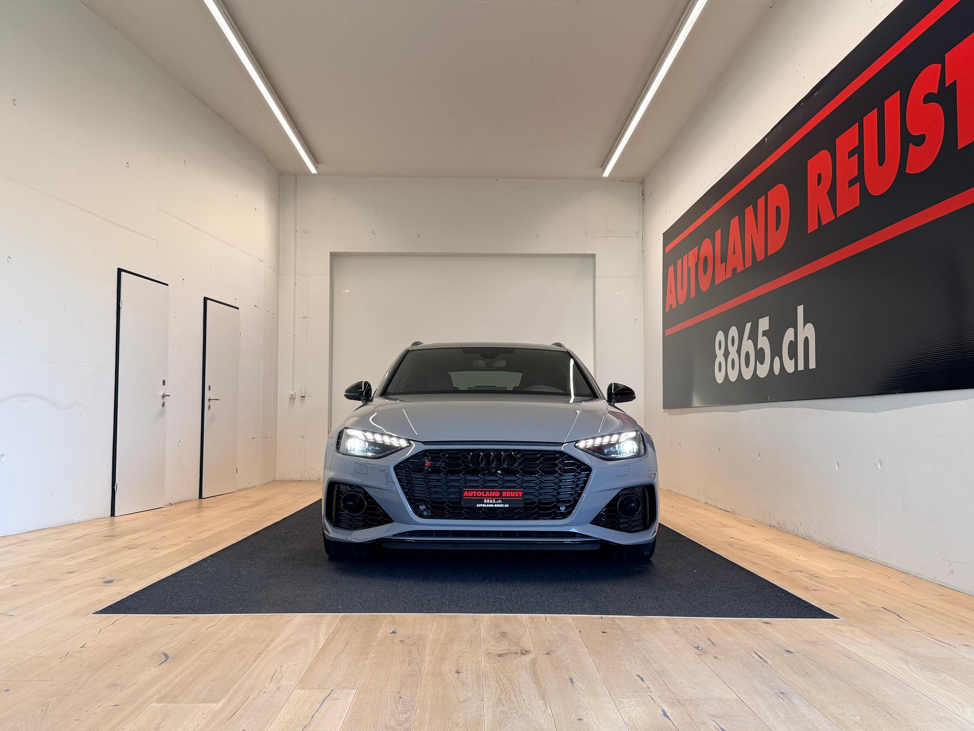 AUDI RS4 Avant quattro tiptronic-image-1
