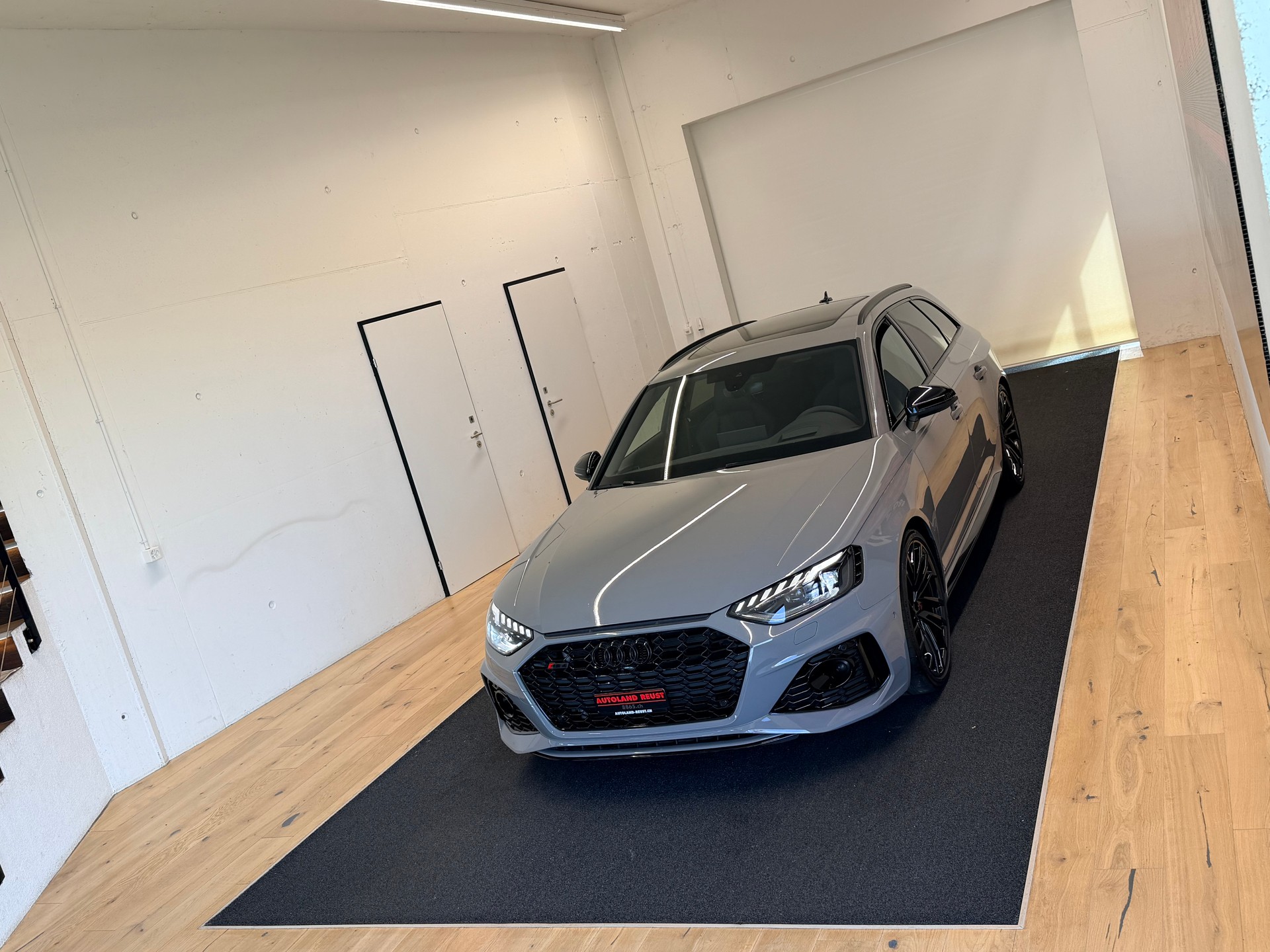 AUDI RS4 Avant quattro tiptronic-image-3