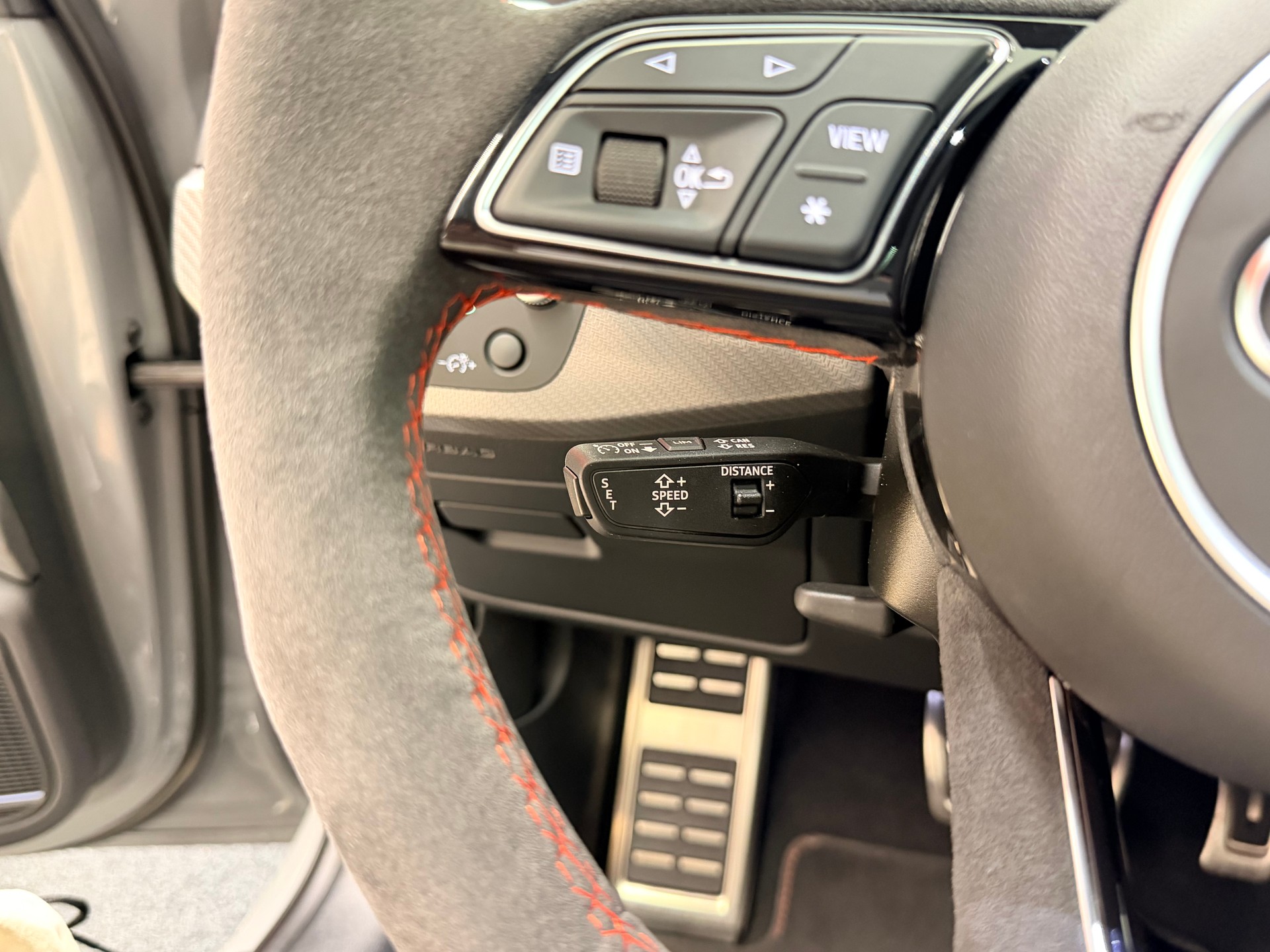 AUDI RS4 Avant quattro tiptronic-image-26