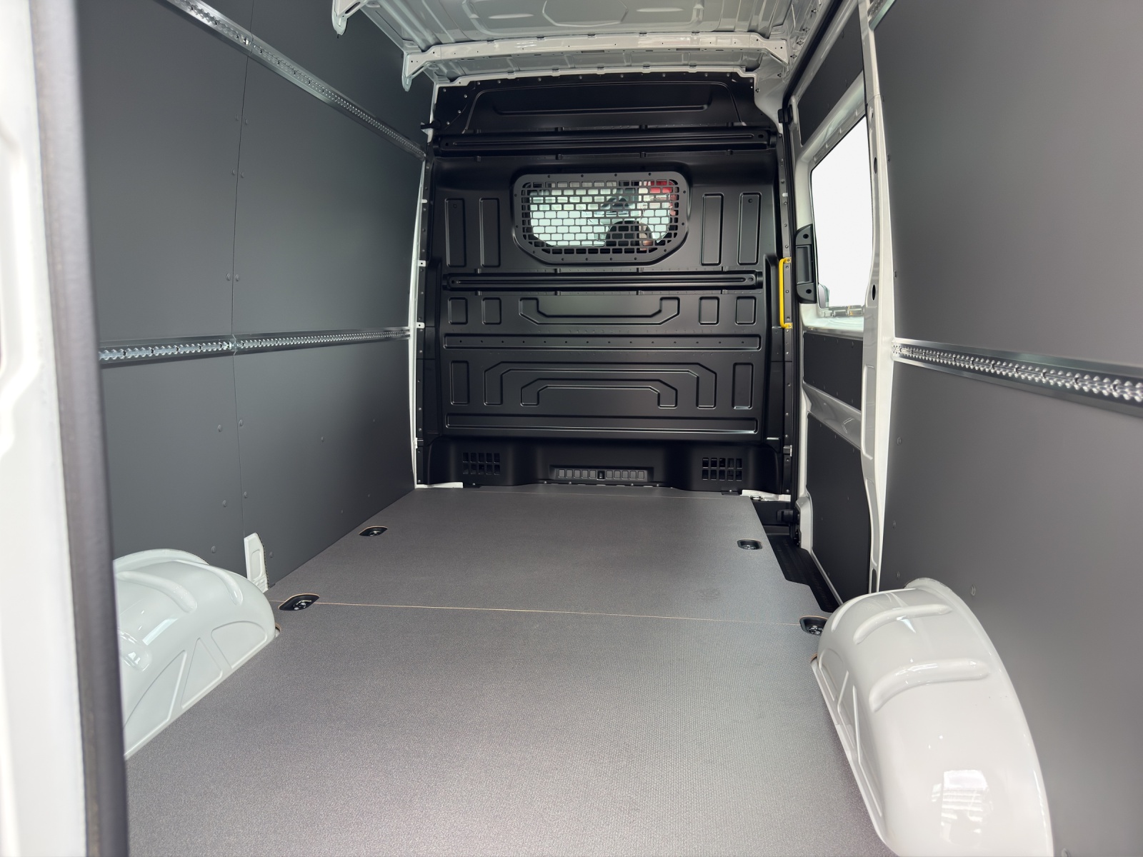 VW Crafter 35 2.0 BiTDI Entry L4 A-image-12