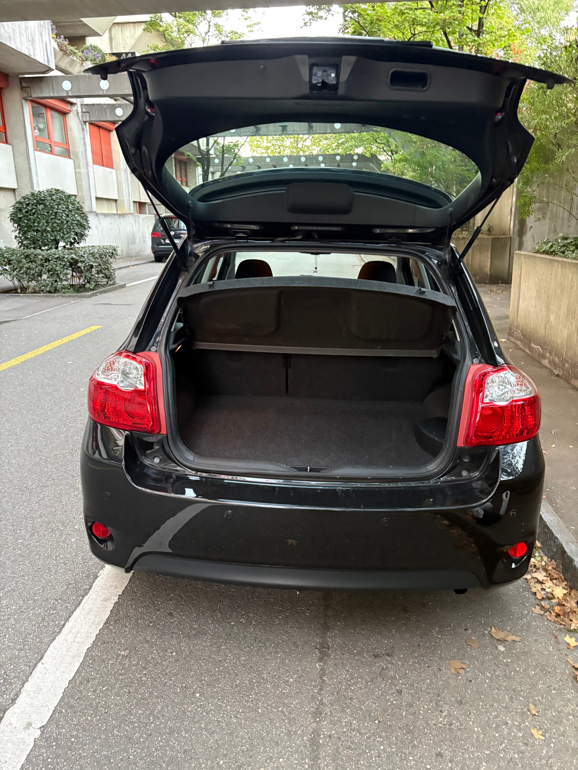 TOYOTA 1.8 HSD Linea Sol-image-6