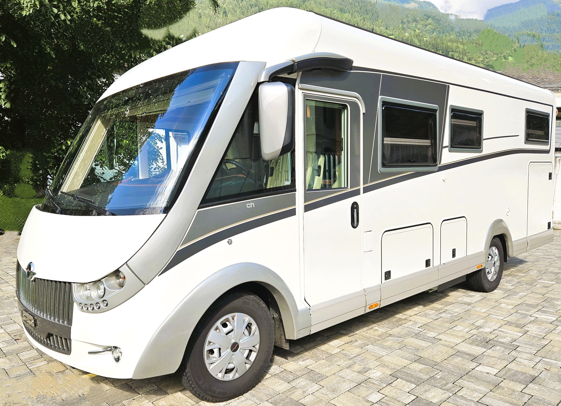 CARTHAGO Carthago Chic C-Line I 4.9 180 PS | ALDE | E&P | Automatik | Top Zustand-image-0