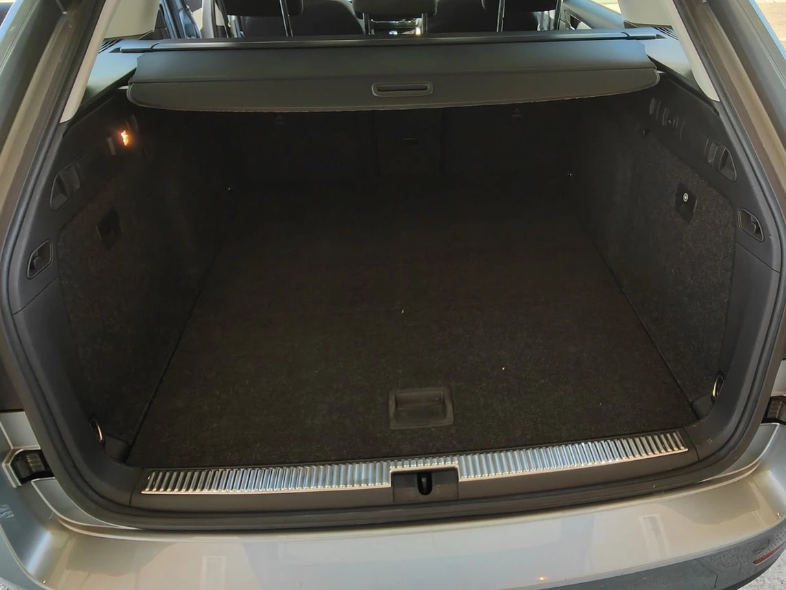 SKODA Superb Combi 2.0 TDi Ambition DSG-image-8