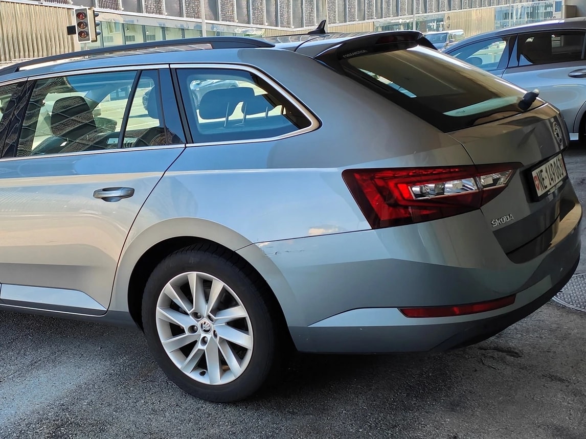SKODA Superb Combi 2.0 TDi Ambition DSG-image-4
