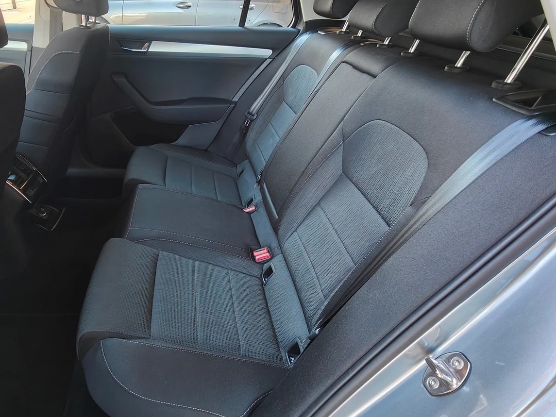 SKODA Superb Combi 2.0 TDi Ambition DSG-image-7