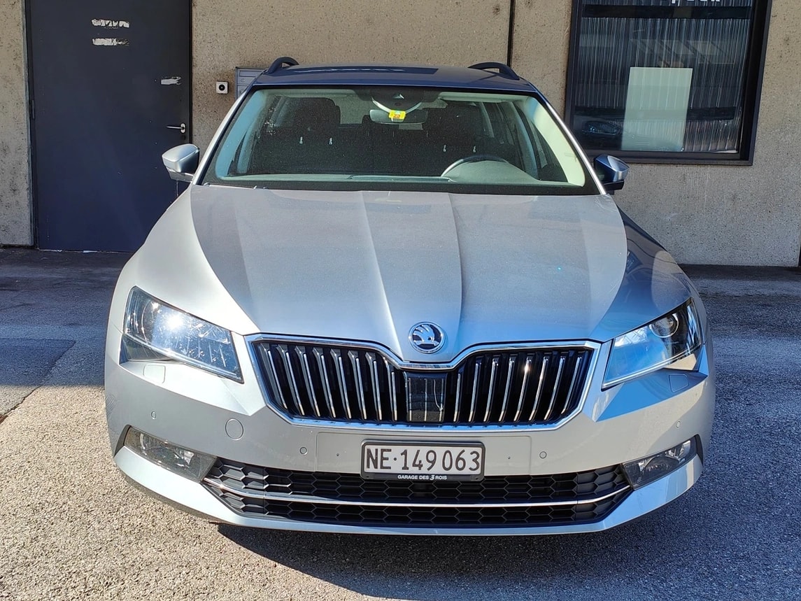 SKODA Superb Combi 2.0 TDi Ambition DSG-image-2