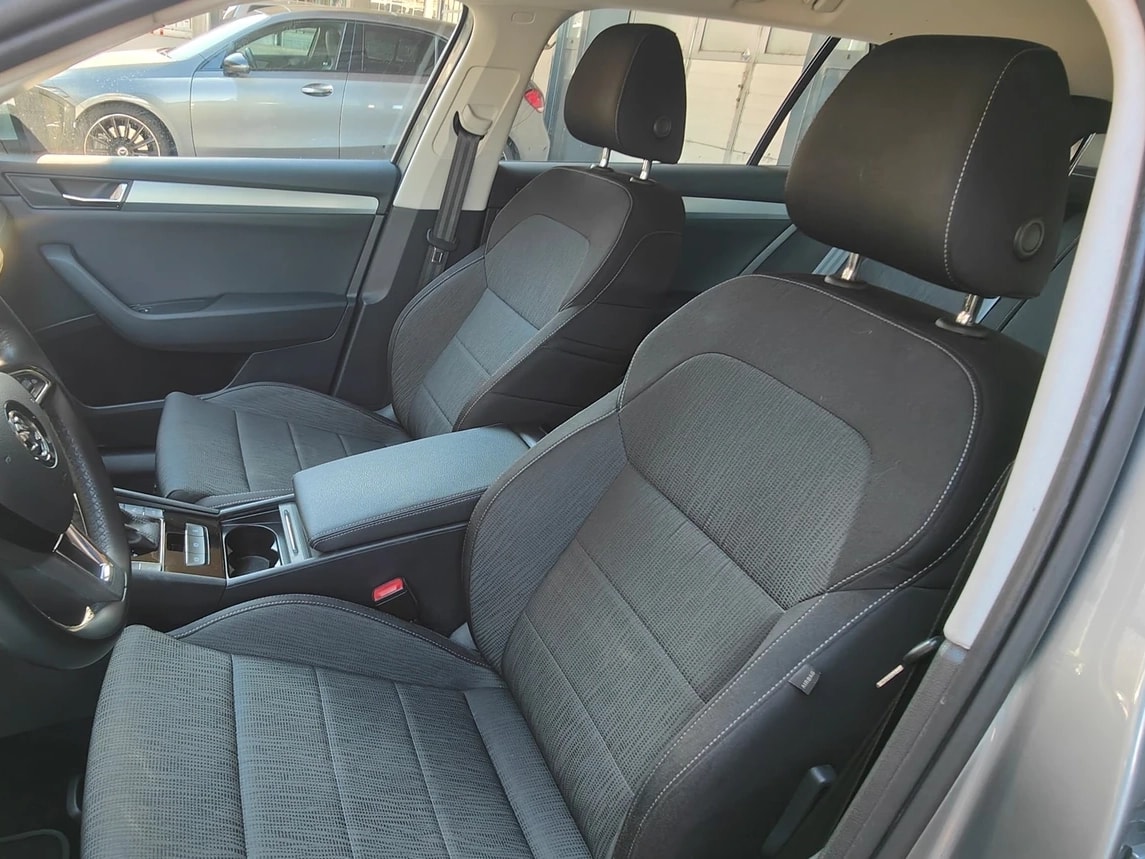 SKODA Superb Combi 2.0 TDi Ambition DSG-image-6