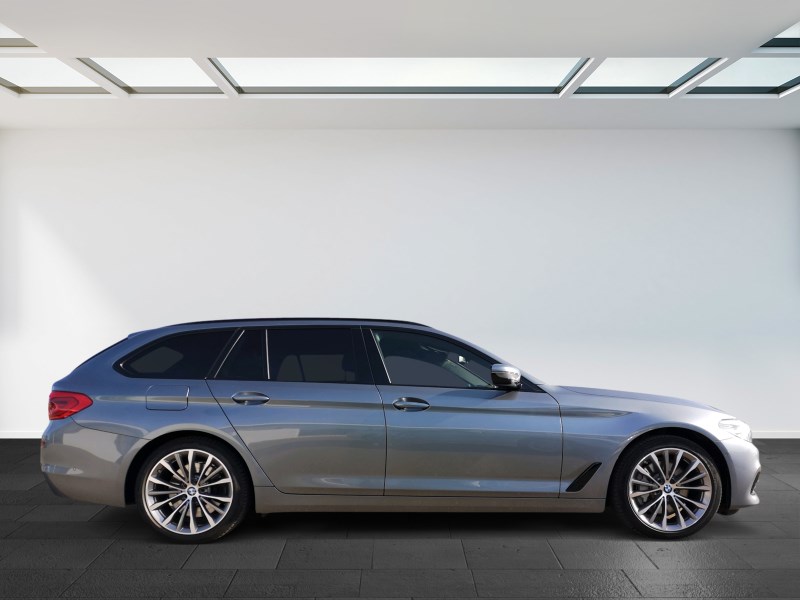 BMW 530d xDrive Touring Sport Line Steptronic Navi LED-image-3
