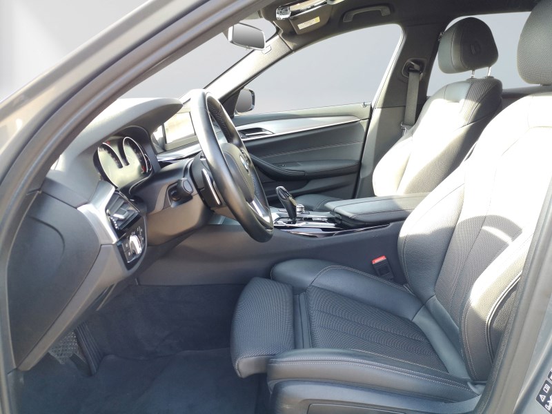 BMW 530d xDrive Touring Sport Line Steptronic Navi LED-image-6
