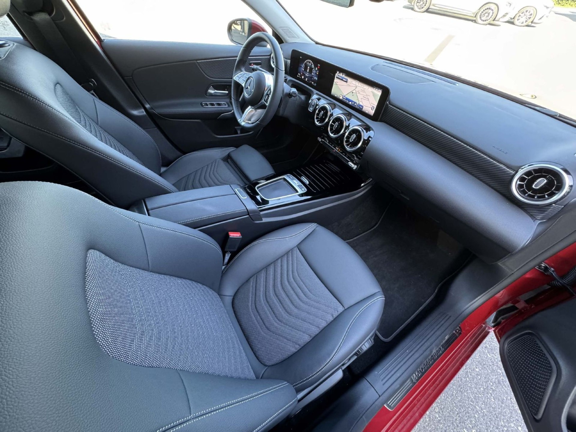 MERCEDES-BENZ A 200 Progressive-image-3