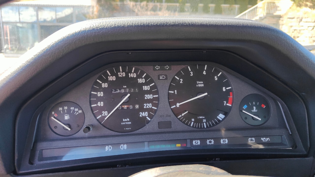BMW 325iX A-image-6