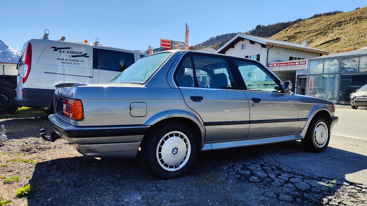 BMW 325iX A-image-2