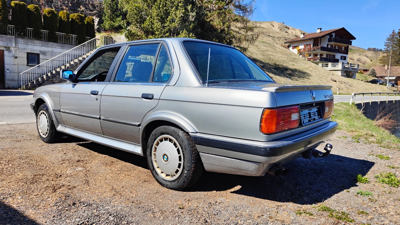 BMW 325iX A-image-1