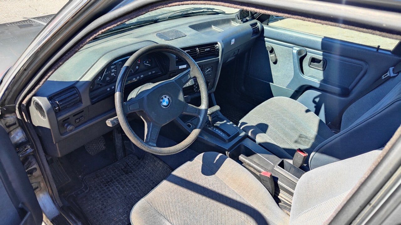 BMW 325iX A-image-5