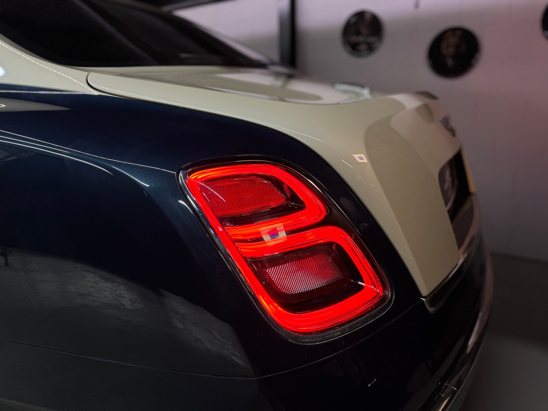 BENTLEY Mulsanne Speed * HALLMARK * by Mulliner 1 of 50-showroom-element-3