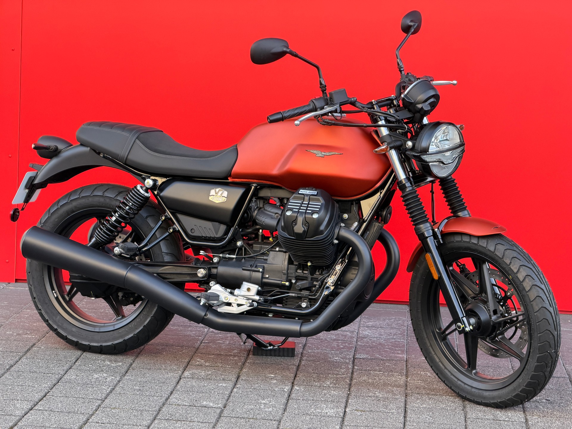 MOTO GUZZI V7 IV 850 Stone (35kW)-showroom-element-1