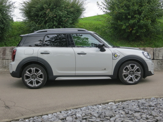 MINI Countryman CooperSE ALL4-image-2