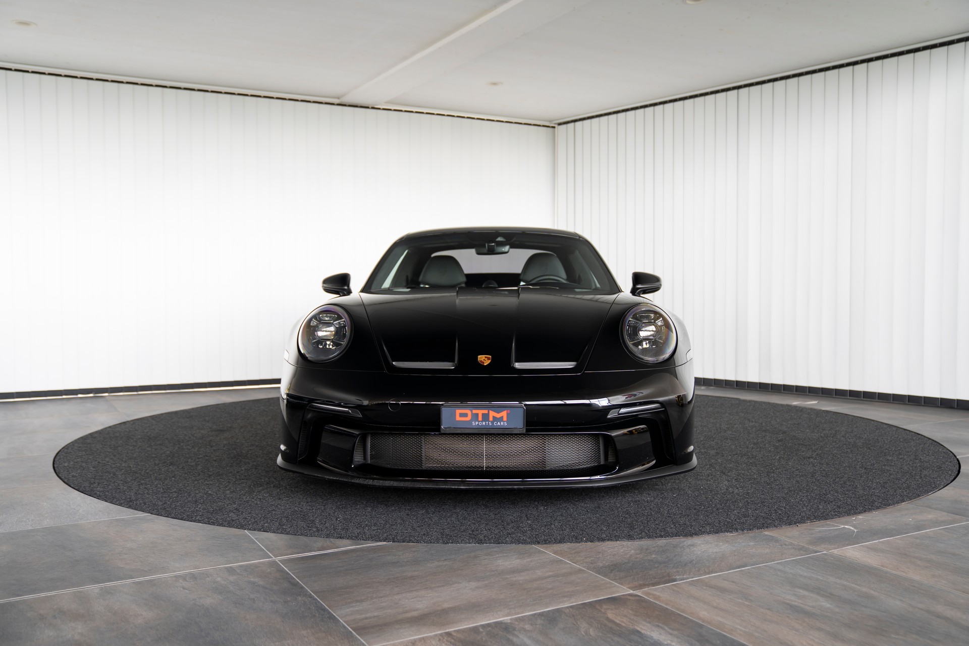 PORSCHE 911 GT3 Touring-showroom-element-1