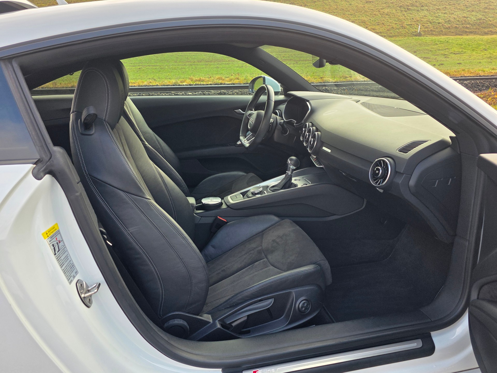 AUDI TT Coupé 2.0 TFSI S-tronic / Neu ab Mfk.-image-10