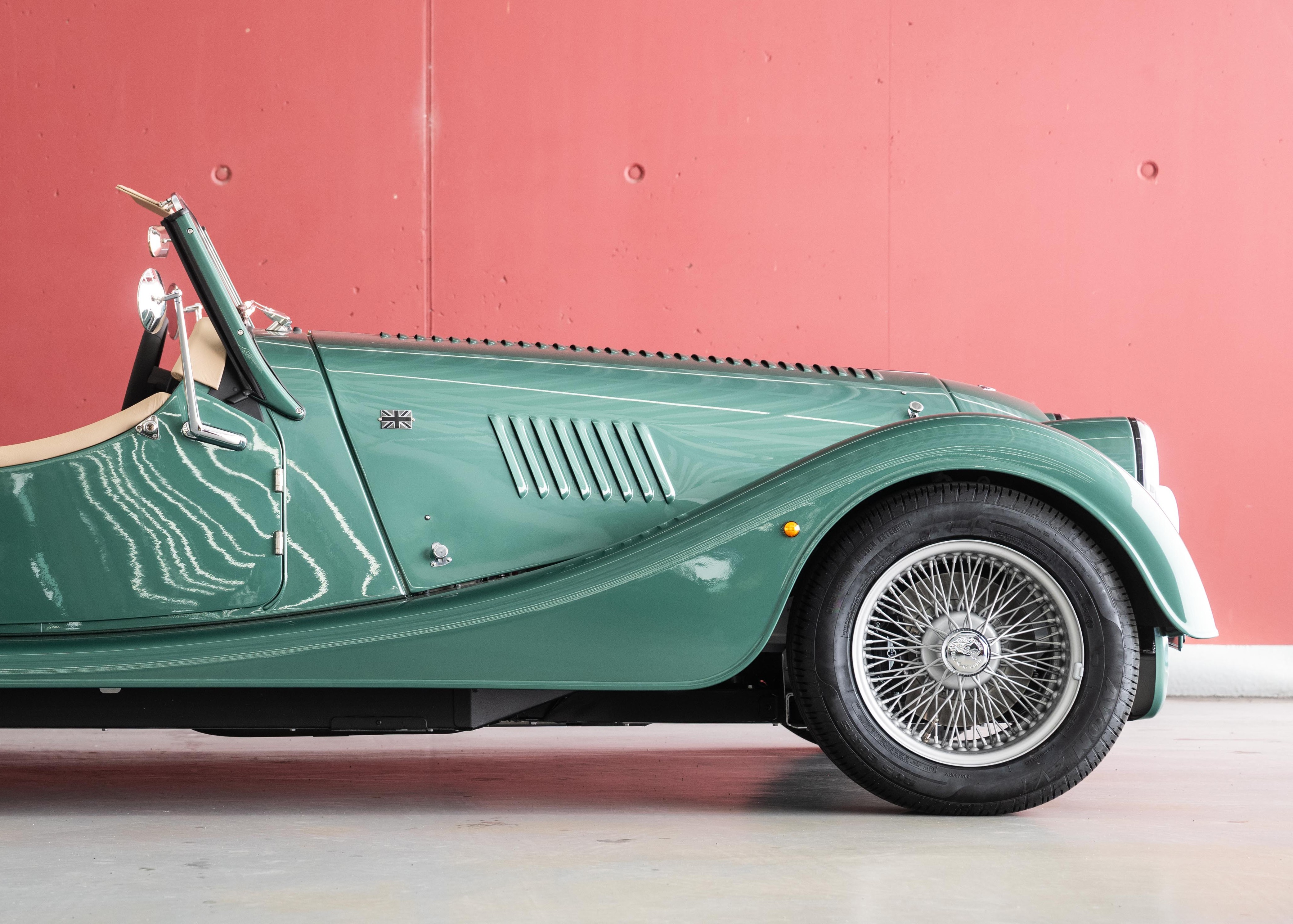 Image MORGAN PLUS-FOUR Plus Four 75th Anniversary (New Swiss car, World Limited Edition 1 of 75, Aston Martin Almond Green metallic paint) - SOLD !