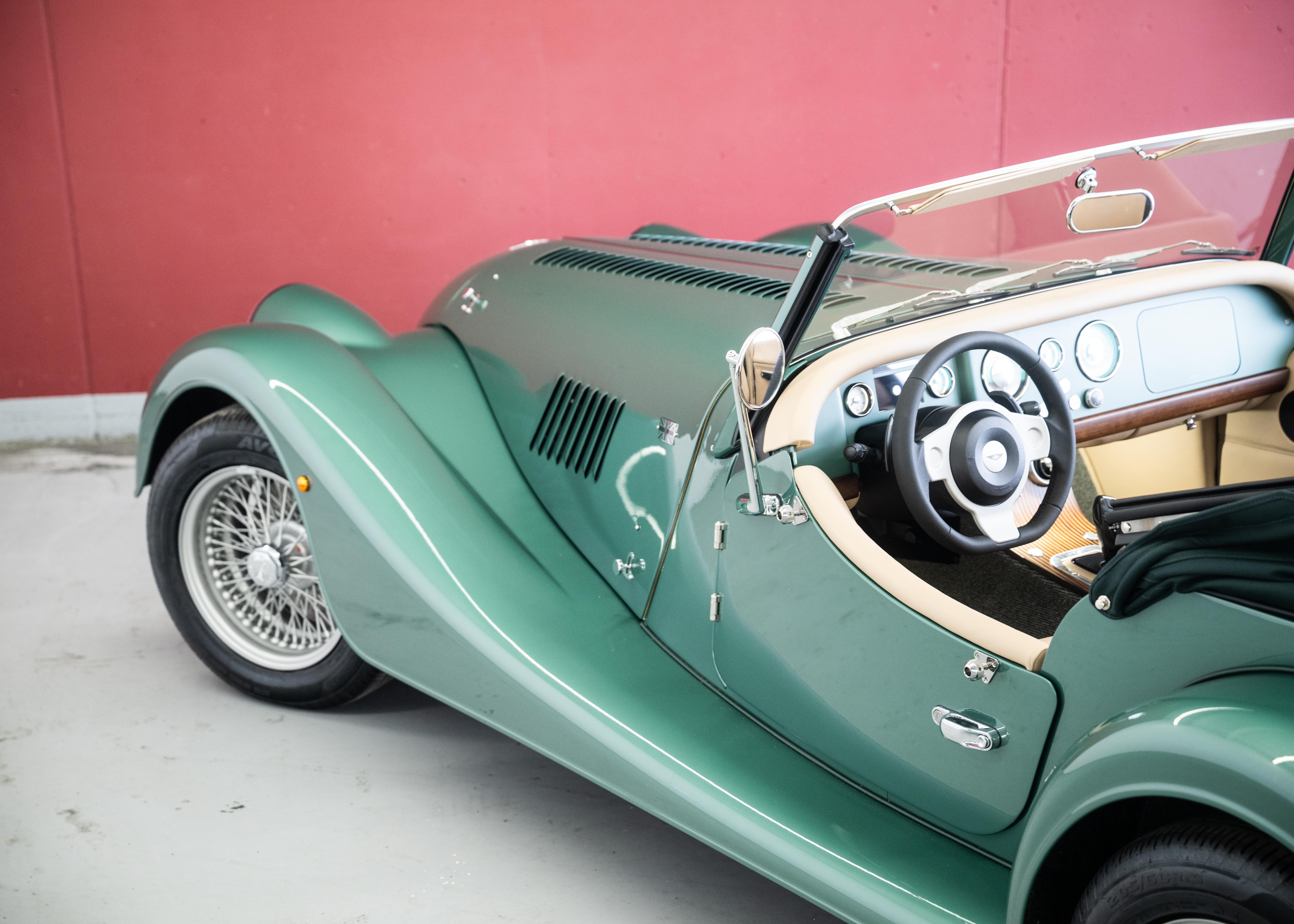 Image MORGAN PLUS-FOUR Plus Four 75th Anniversary (New Swiss car, World Limited Edition 1 of 75, Aston Martin Almond Green metallic paint) - SOLD !