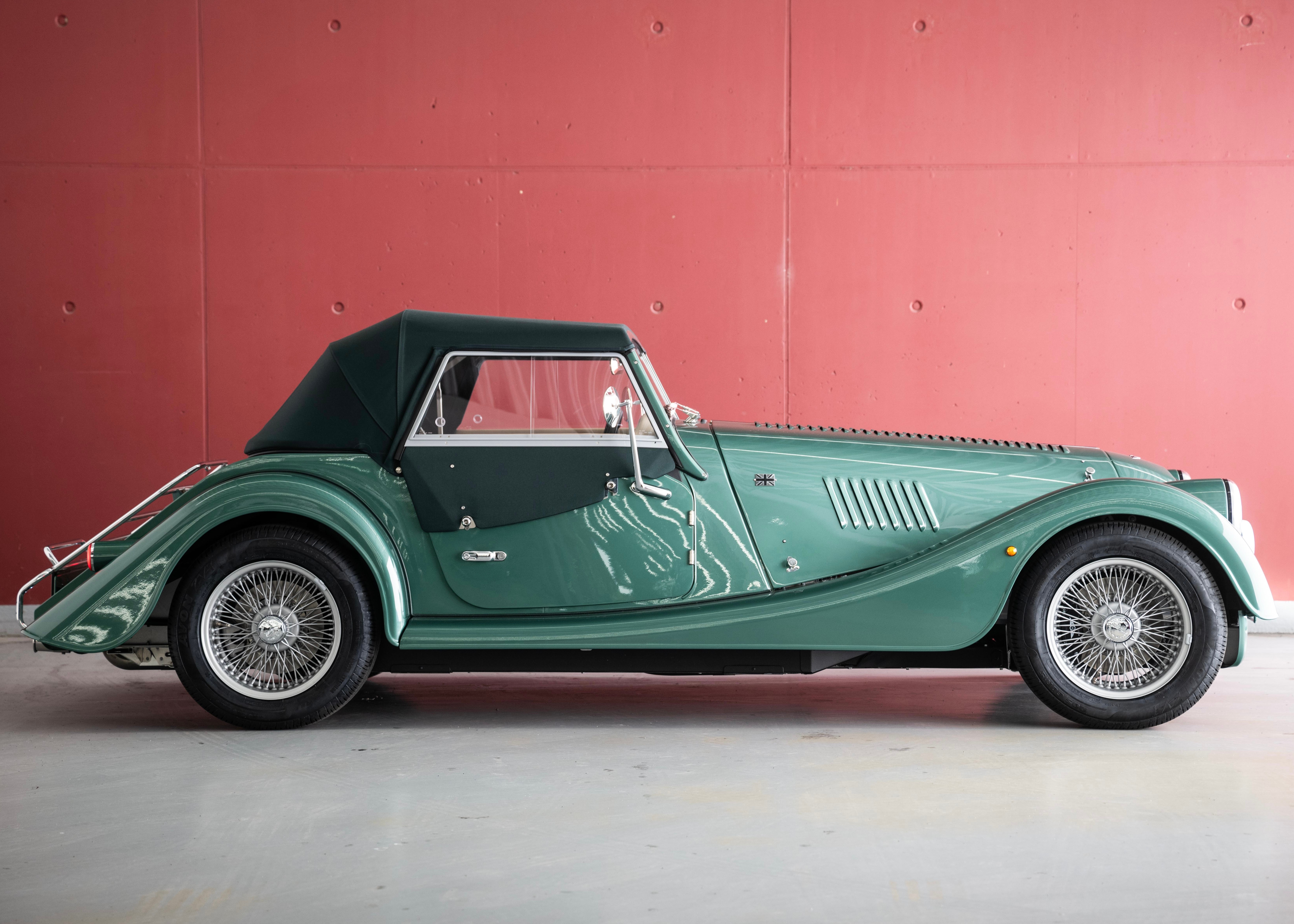 Image MORGAN PLUS-FOUR Plus Four 75th Anniversary (New Swiss car, World Limited Edition 1 of 75, Aston Martin Almond Green metallic paint) - SOLD !
