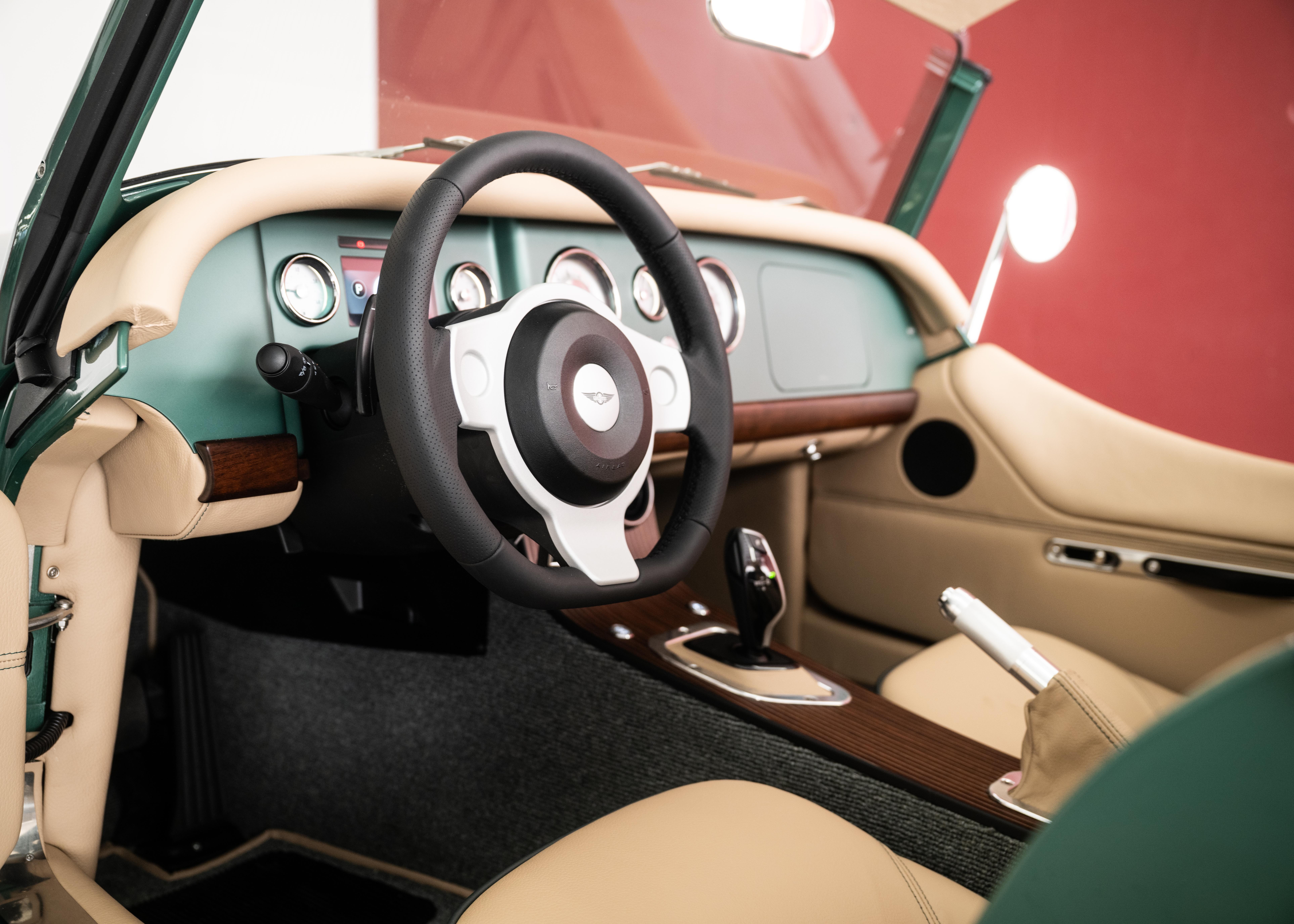 Image MORGAN PLUS-FOUR Plus Four 75th Anniversary (New Swiss car, World Limited Edition 1 of 75, Aston Martin Almond Green metallic paint) - SOLD !