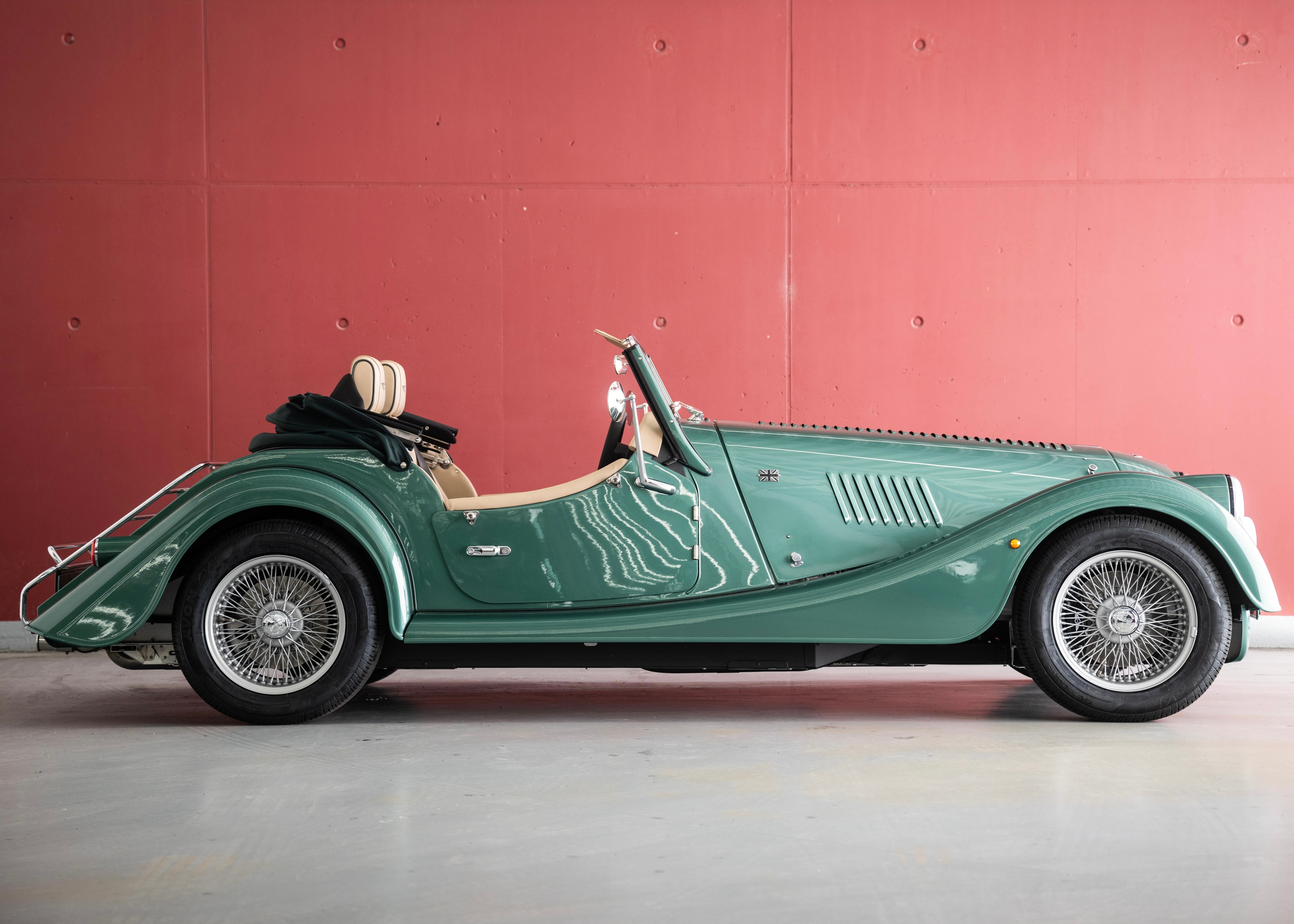 Image MORGAN PLUS-FOUR Plus Four 75th Anniversary (New Swiss car, World Limited Edition 1 of 75, Aston Martin Almond Green metallic paint) - SOLD !