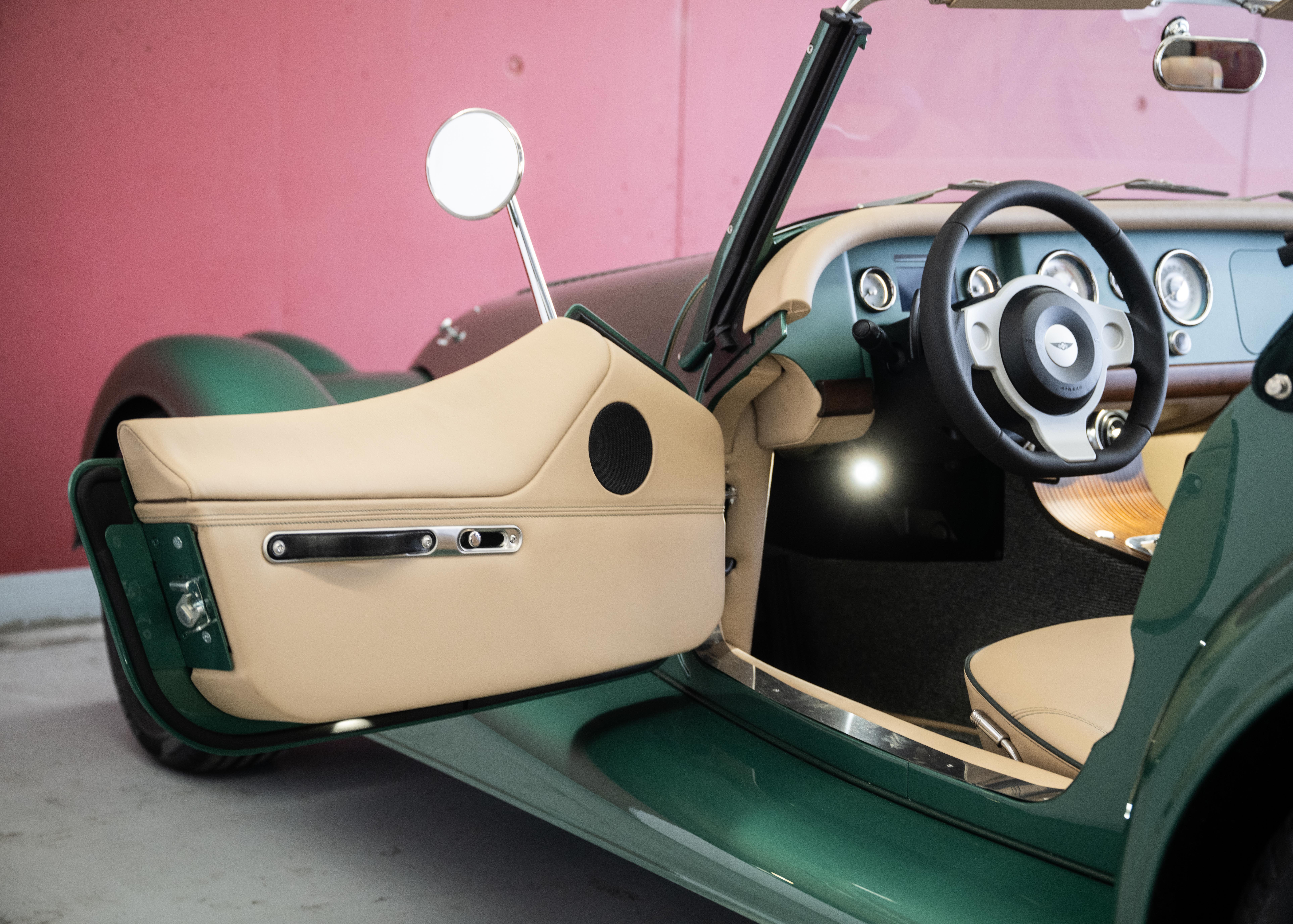 Image MORGAN PLUS-FOUR Plus Four 75th Anniversary (New Swiss car, World Limited Edition 1 of 75, Aston Martin Almond Green metallic paint) - SOLD !