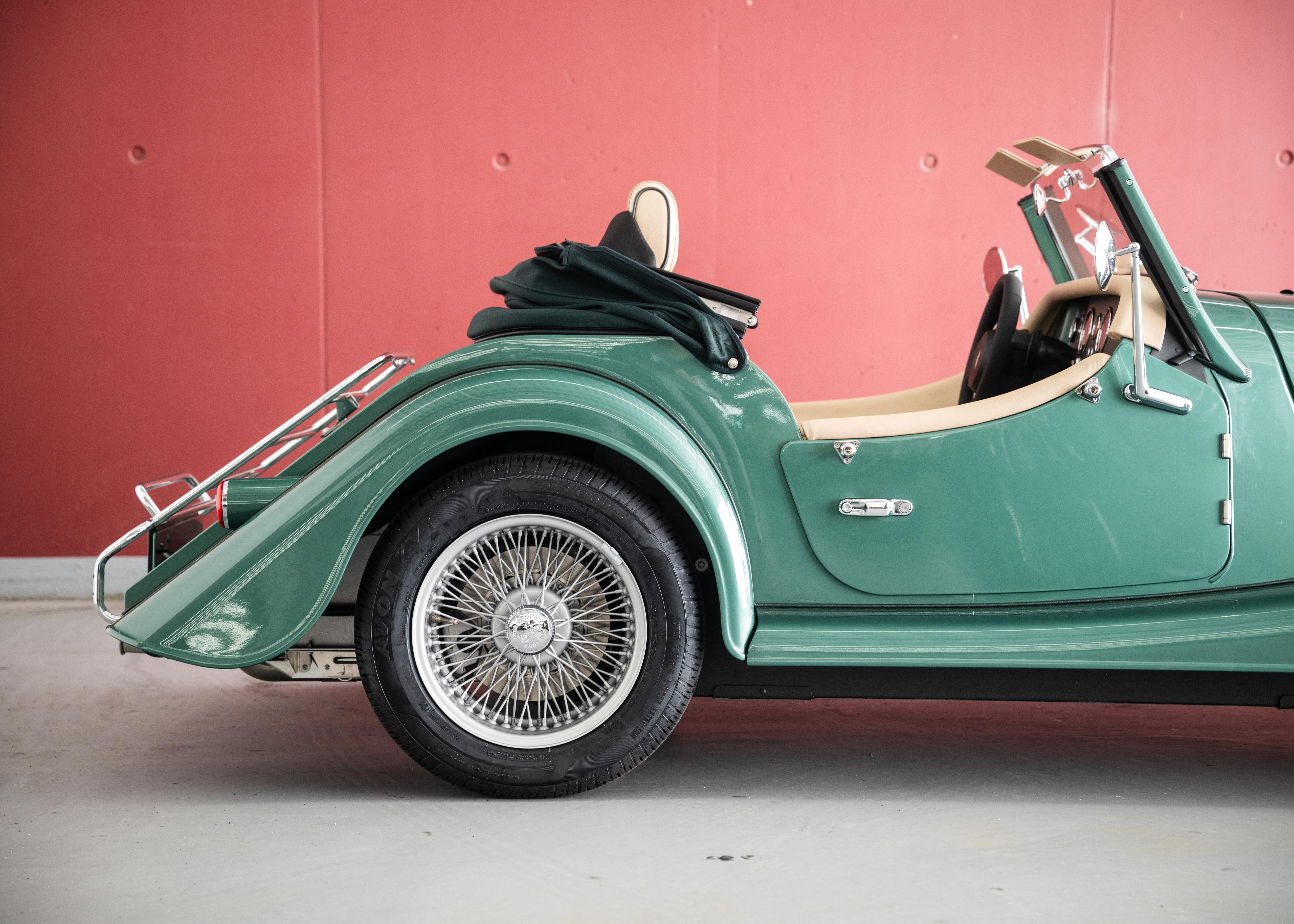 Image MORGAN PLUS-FOUR Plus Four 75th Anniversary (New Swiss car, World Limited Edition 1 of 75, Aston Martin Almond Green metallic paint) - SOLD !