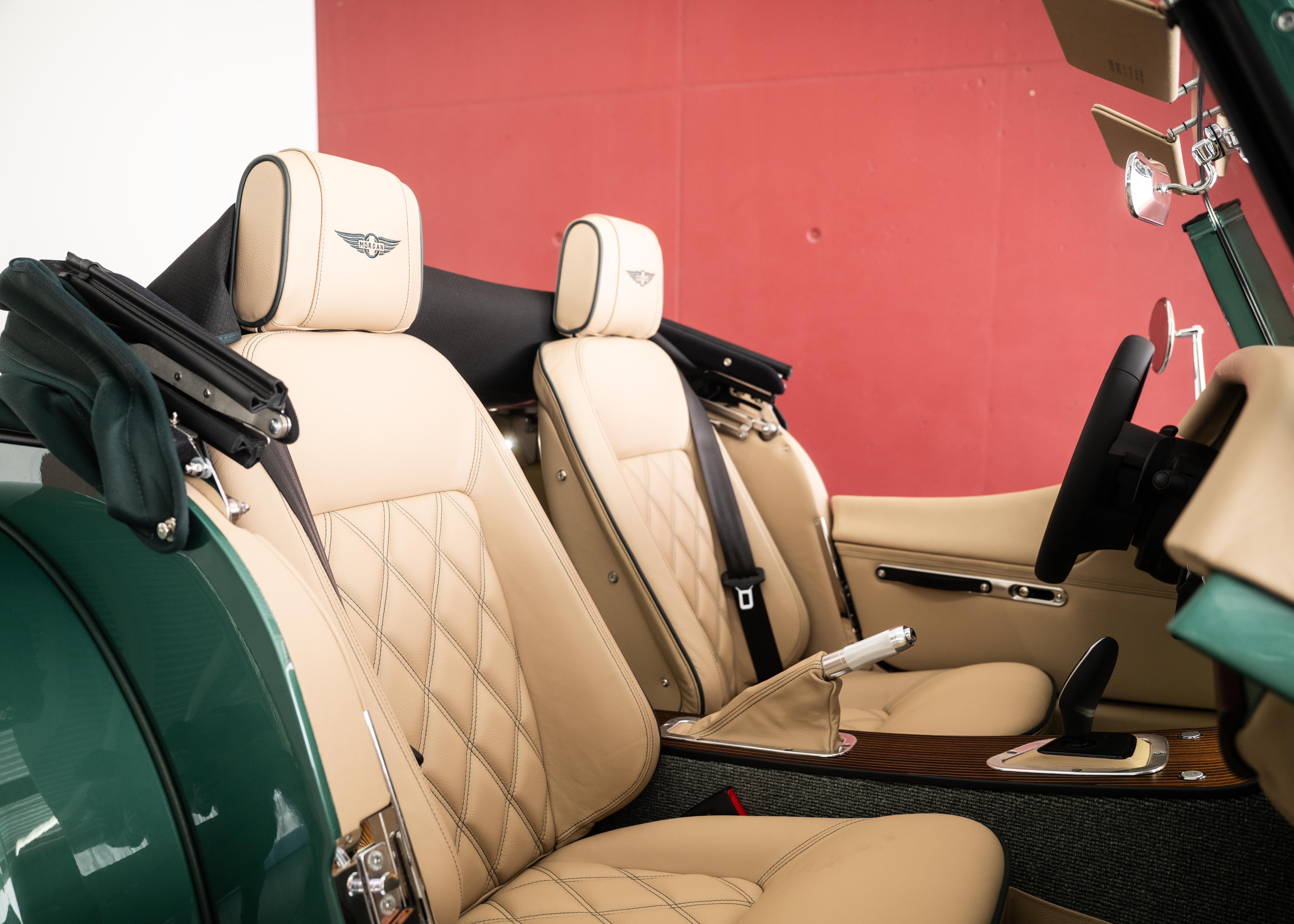 Image MORGAN PLUS-FOUR Plus Four 75th Anniversary (New Swiss car, World Limited Edition 1 of 75, Aston Martin Almond Green metallic paint) - SOLD !