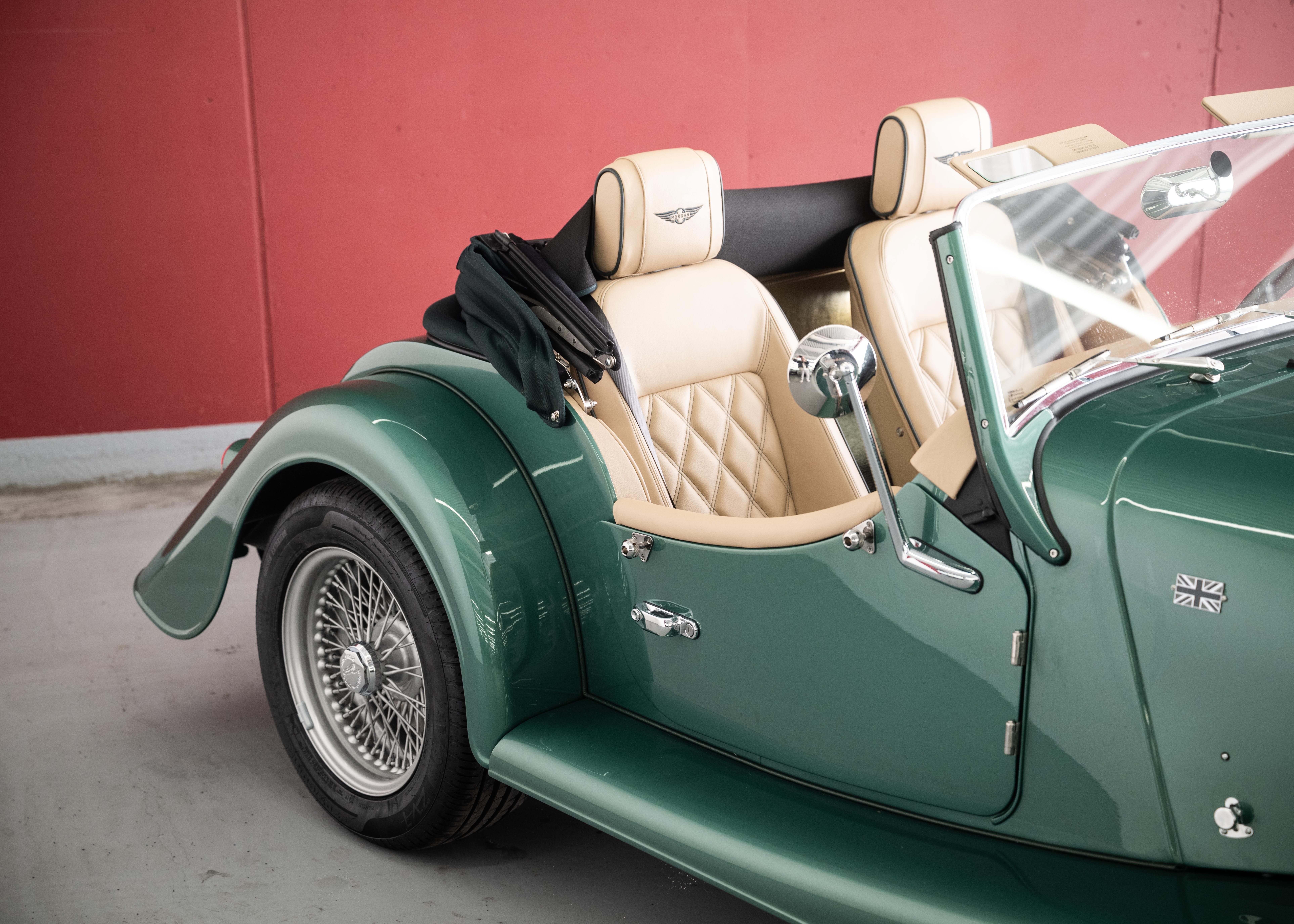 Image MORGAN PLUS-FOUR Plus Four 75th Anniversary (New Swiss car, World Limited Edition 1 of 75, Aston Martin Almond Green metallic paint) - SOLD !