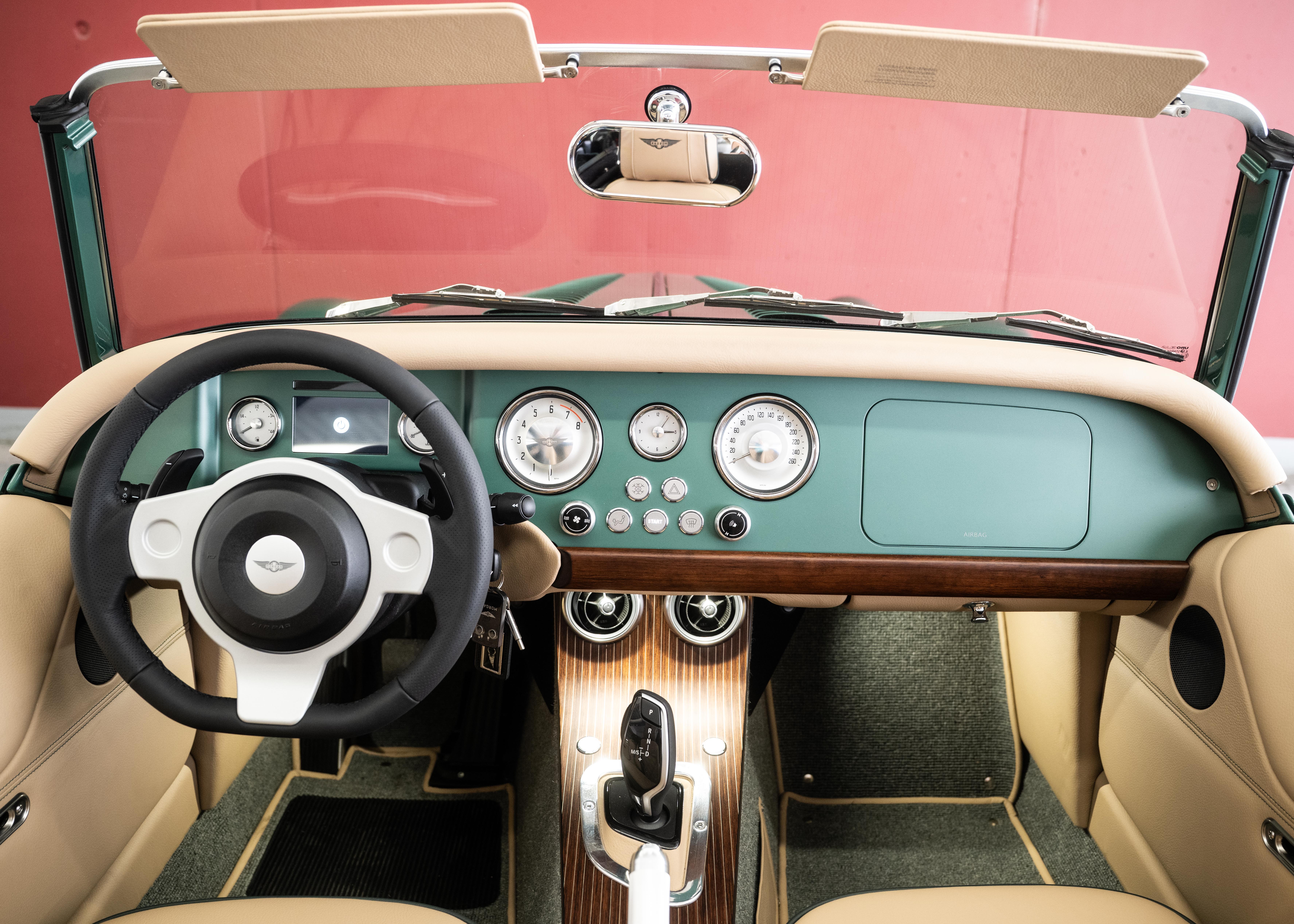 Image MORGAN PLUS-FOUR Plus Four 75th Anniversary (New Swiss car, World Limited Edition 1 of 75, Aston Martin Almond Green metallic paint) - SOLD !
