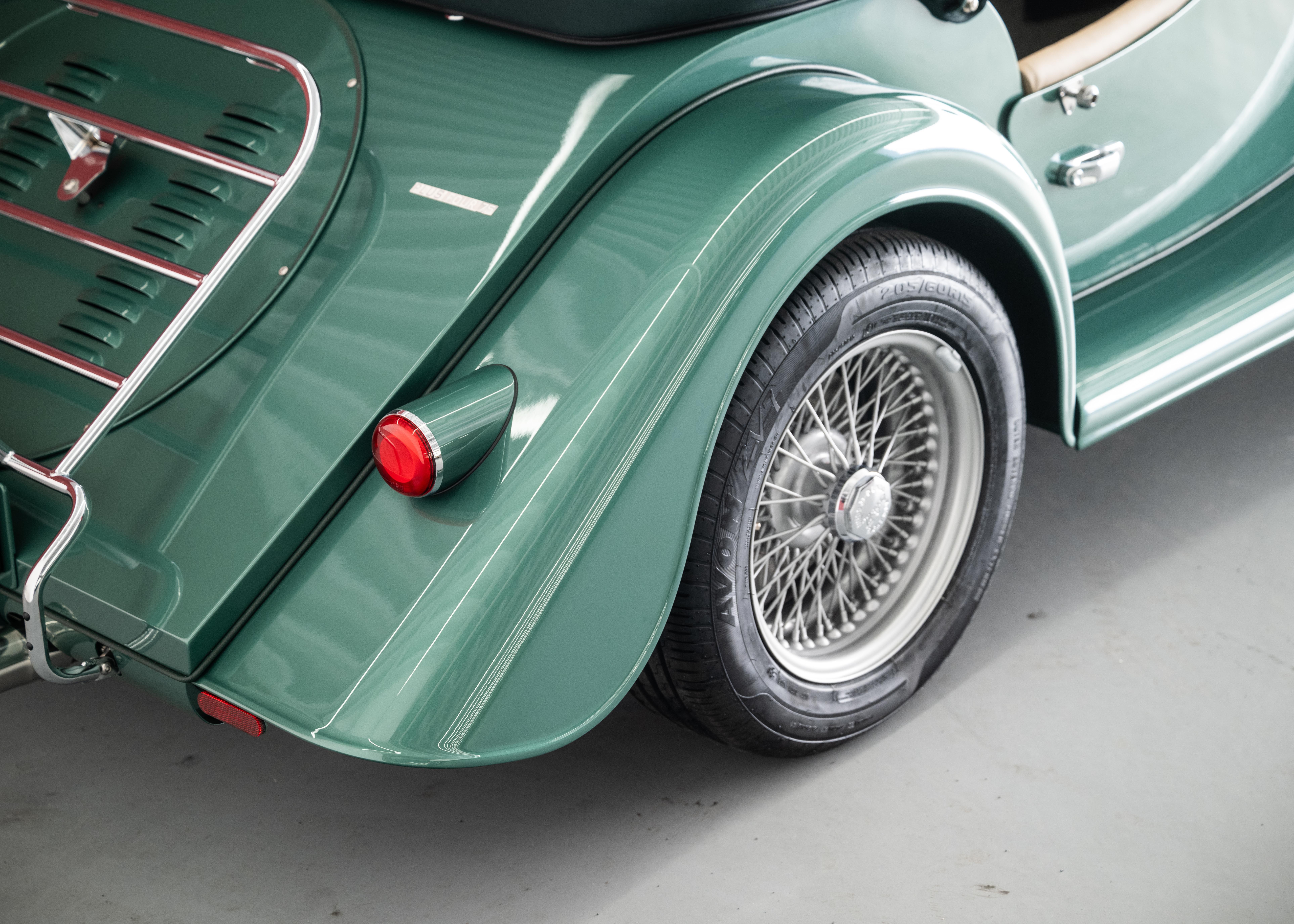 Image MORGAN PLUS-FOUR Plus Four 75th Anniversary (New Swiss car, World Limited Edition 1 of 75, Aston Martin Almond Green metallic paint) - SOLD !
