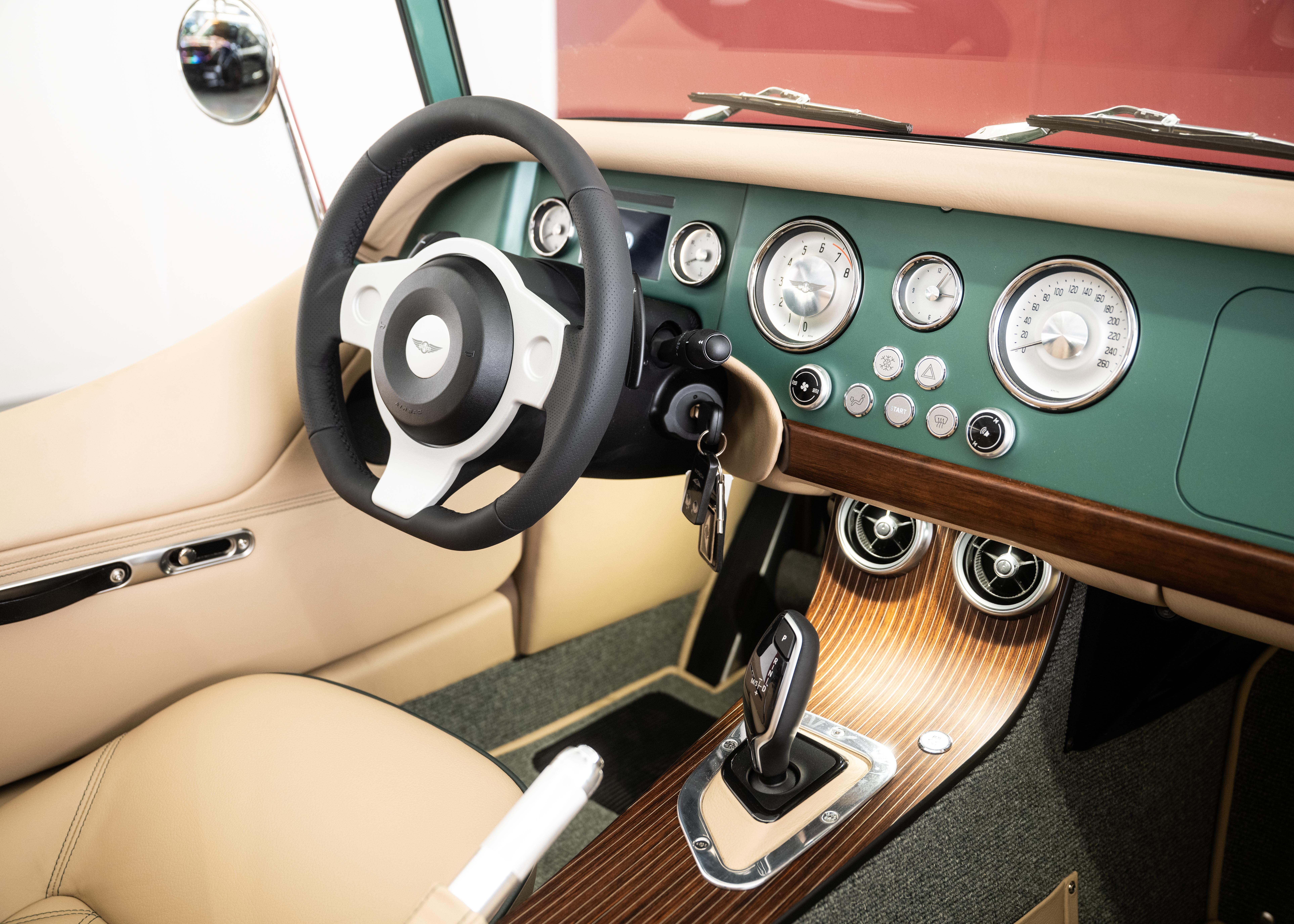 Image MORGAN PLUS-FOUR Plus Four 75th Anniversary (New Swiss car, World Limited Edition 1 of 75, Aston Martin Almond Green metallic paint) - SOLD !