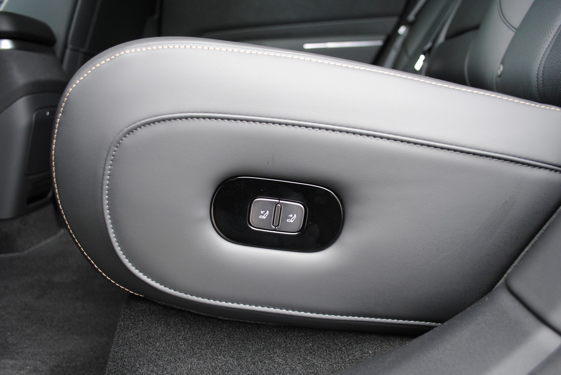 ZEEKR 7X 100kWh Privilege AWD inkl. Comfort und Cockpit Paket-image-17