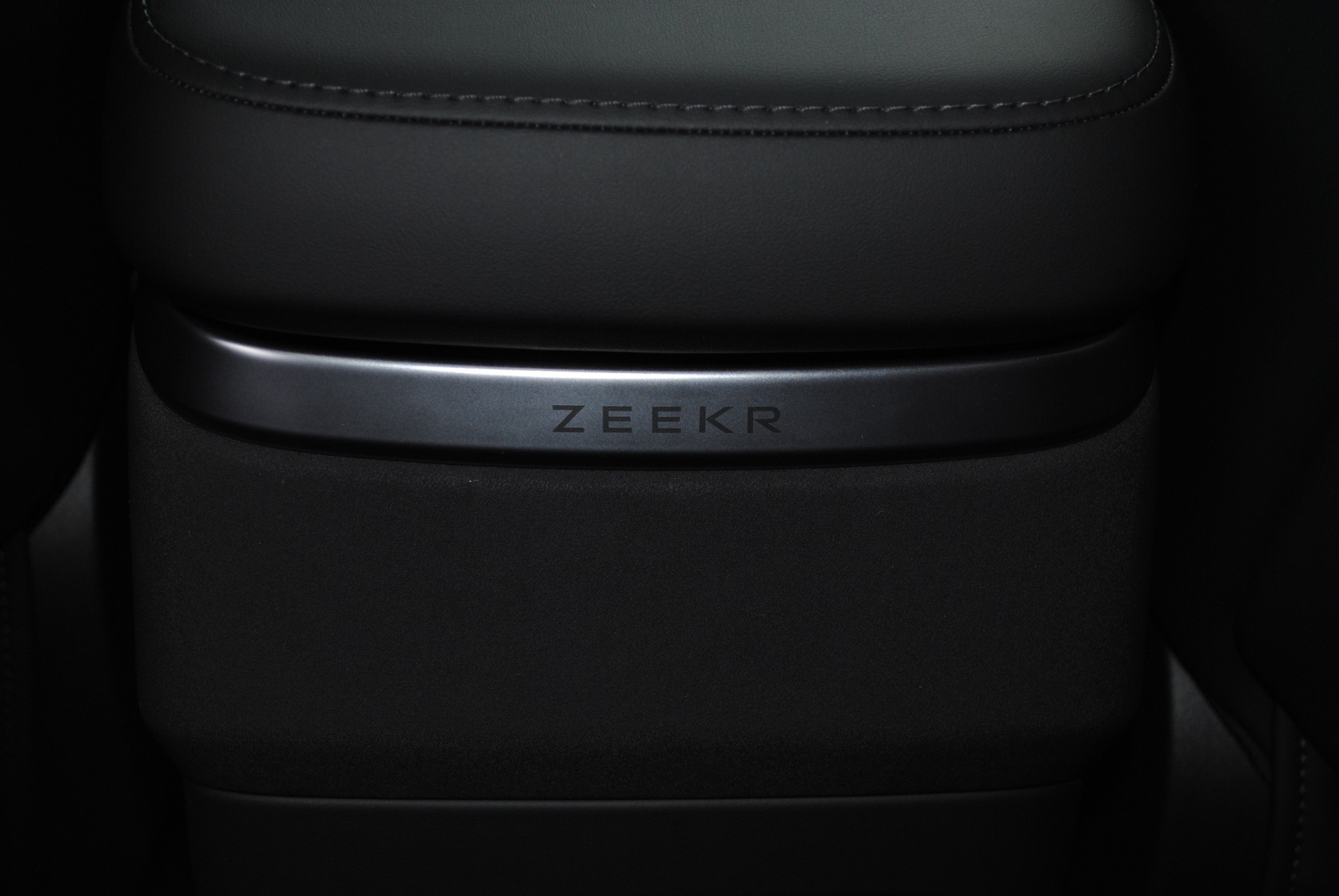 ZEEKR 7X 100kWh Privilege AWD inkl. Comfort und Cockpit Paket-image-18