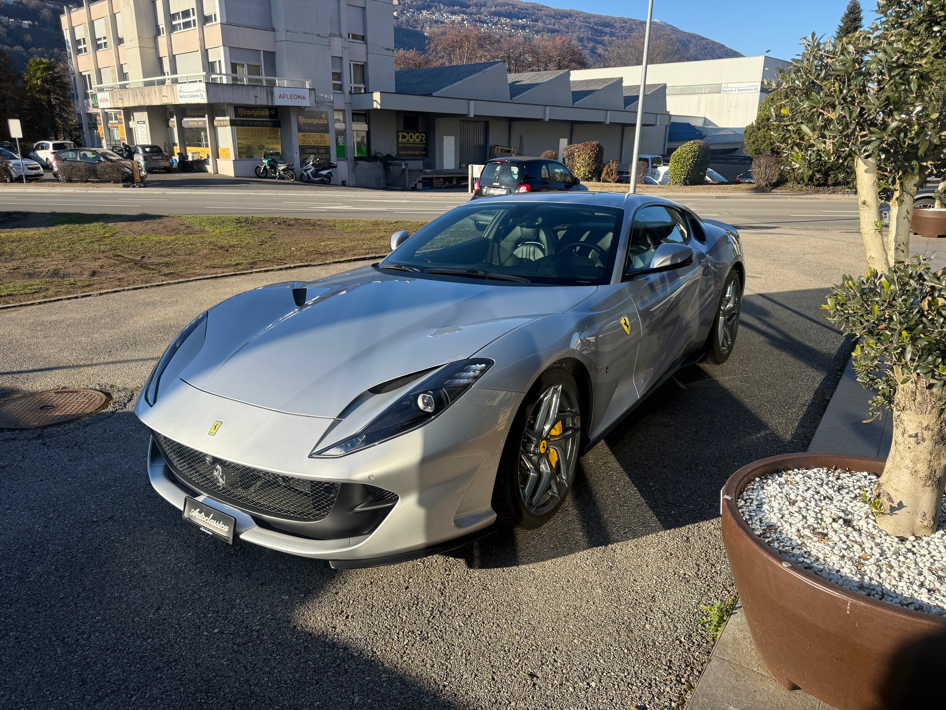 FERRARI 812 Superfast-image-5
